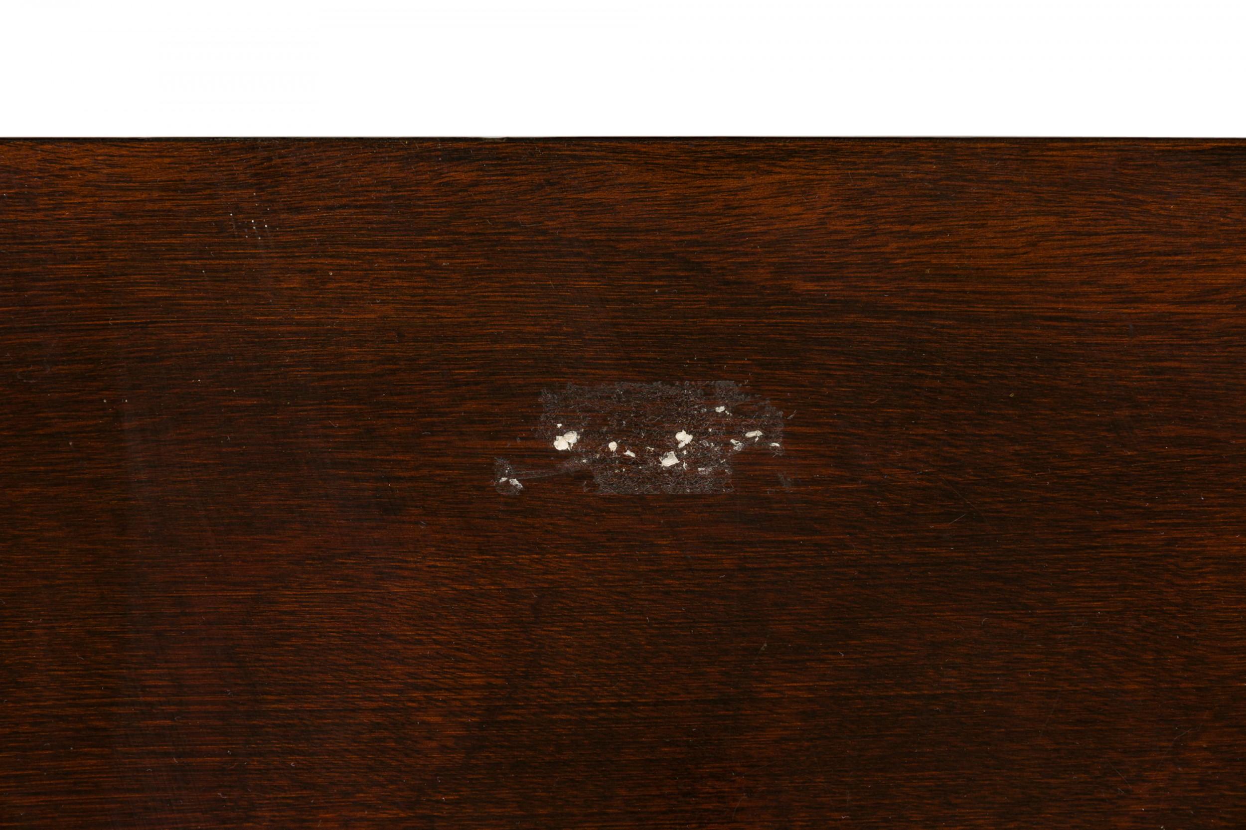 Dunkel lackierter Holz-Beistelltisch, Paul McCobb für Dunbar Parsons-Stil (20. Jahrhundert) im Angebot