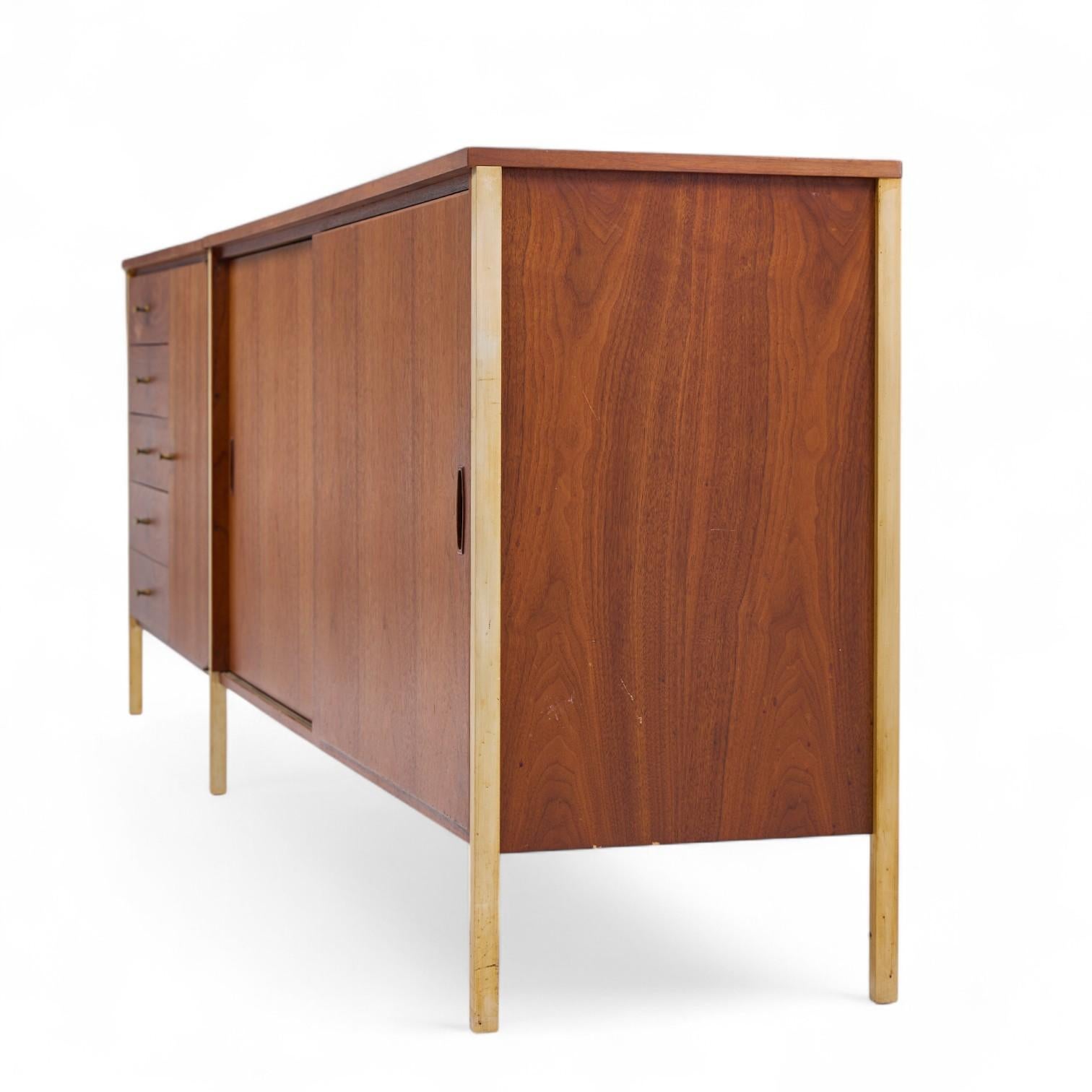 Paul McCobb for H. Sacks & Sons Connoisseur Collection Walnut Credenza In Good Condition For Sale In Franklin Park, IL