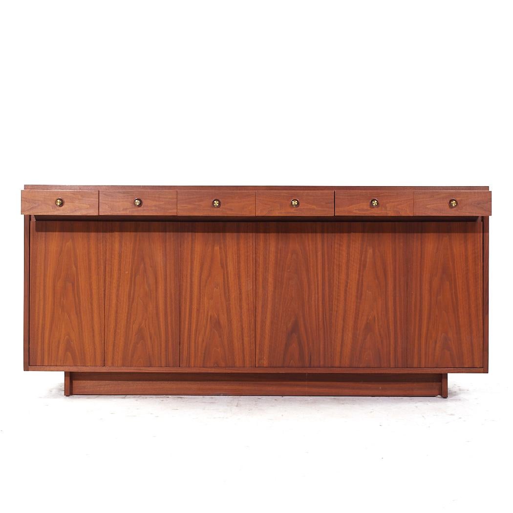Paul McCobb for H Sacks & Sons Mid Century 14 Drawer Walnut Dresser For Sale 1