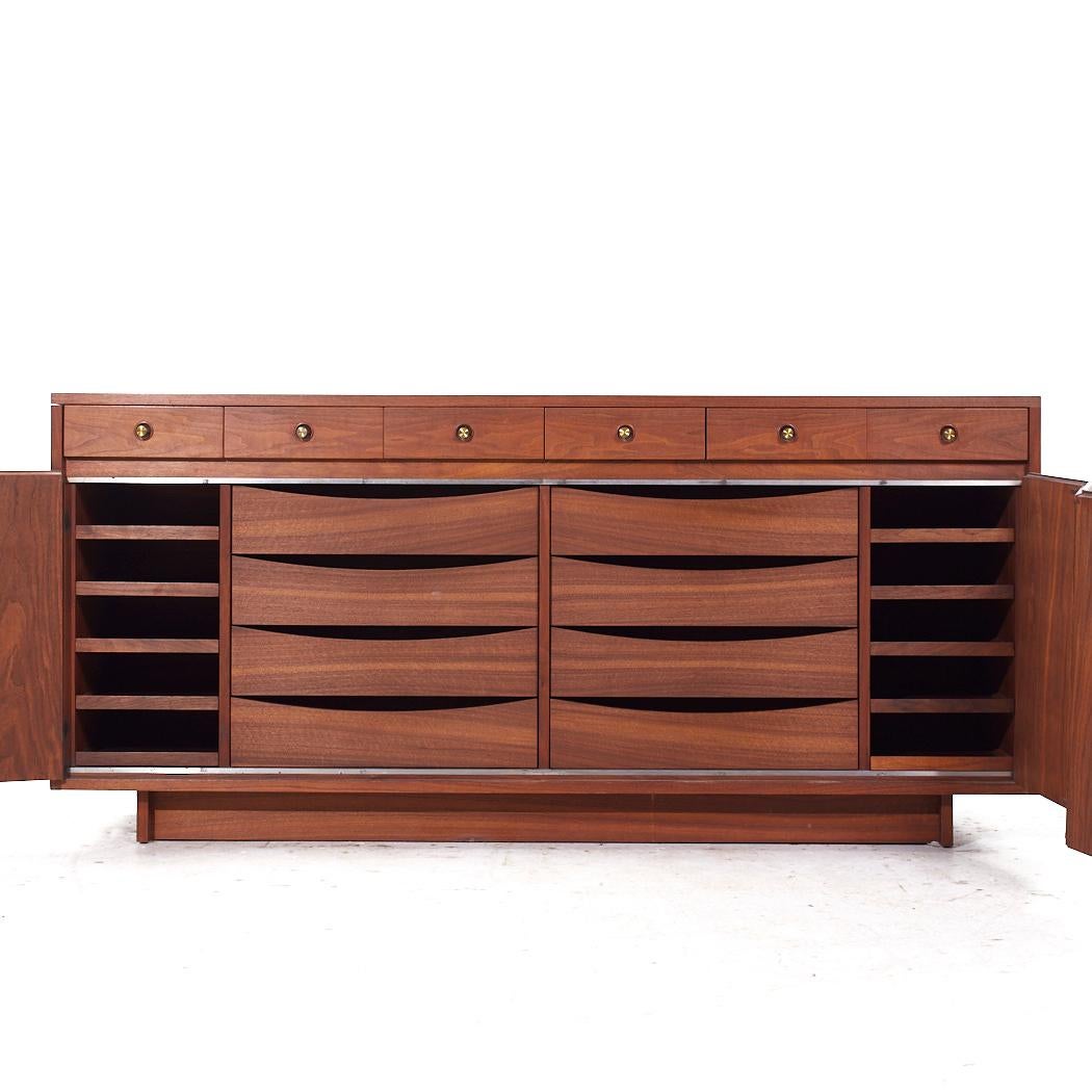 Paul McCobb for H Sacks & Sons Mid Century 14 Drawer Walnut Dresser For Sale 3