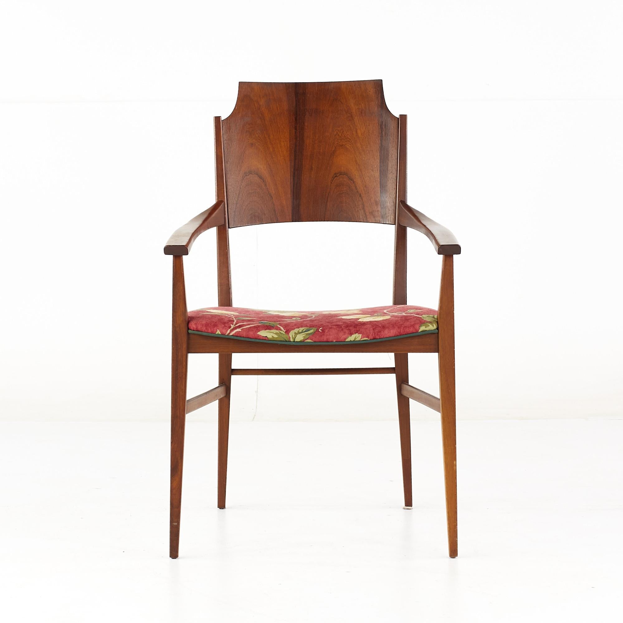 Paul McCobb for Lane Delineator Mid Century Rosewood Dining Chair

This chair measures: 22 wide x 19.5 deep x 36.75 inches high, with a seat height of 17.5 and arm height/chair clearance of 24.5 inches

All pieces of furniture can be had in what we