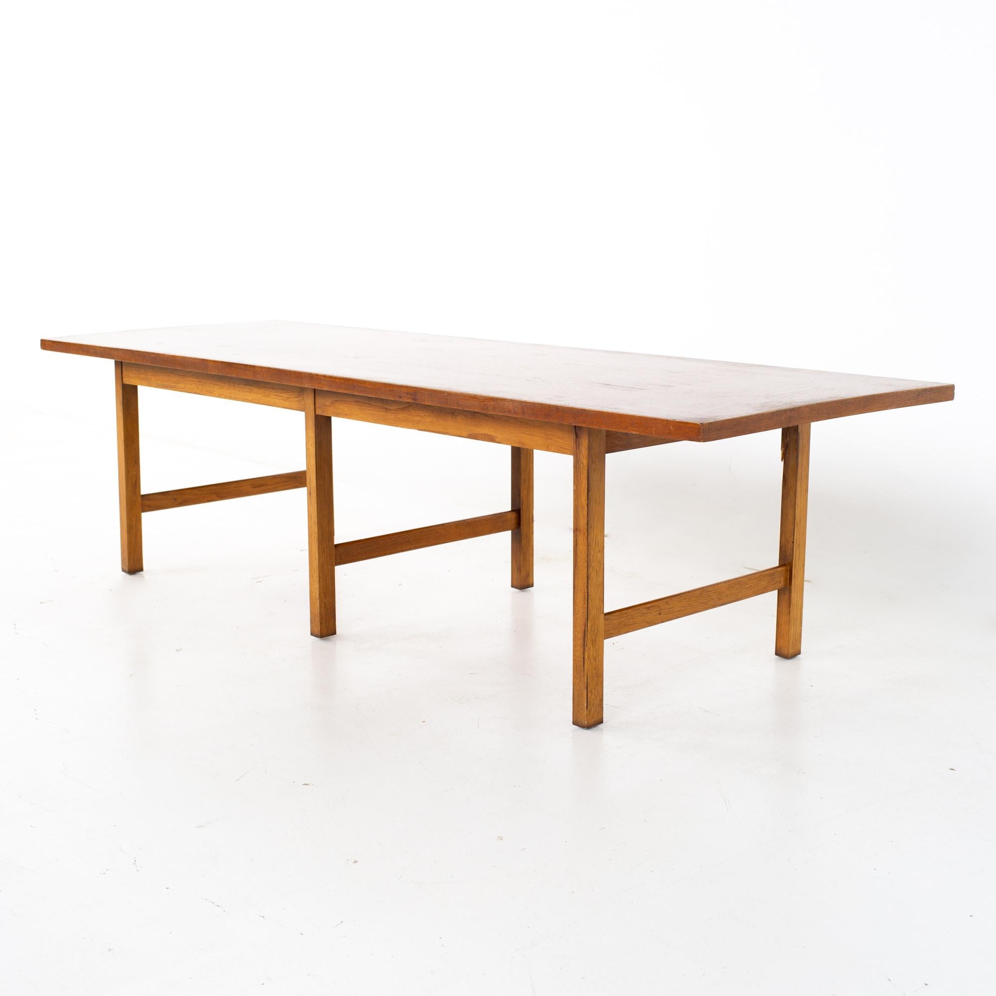 Paul McCobb for Lane Delineator Mid Century Walnut Coffee Table In Good Condition For Sale In Countryside, IL