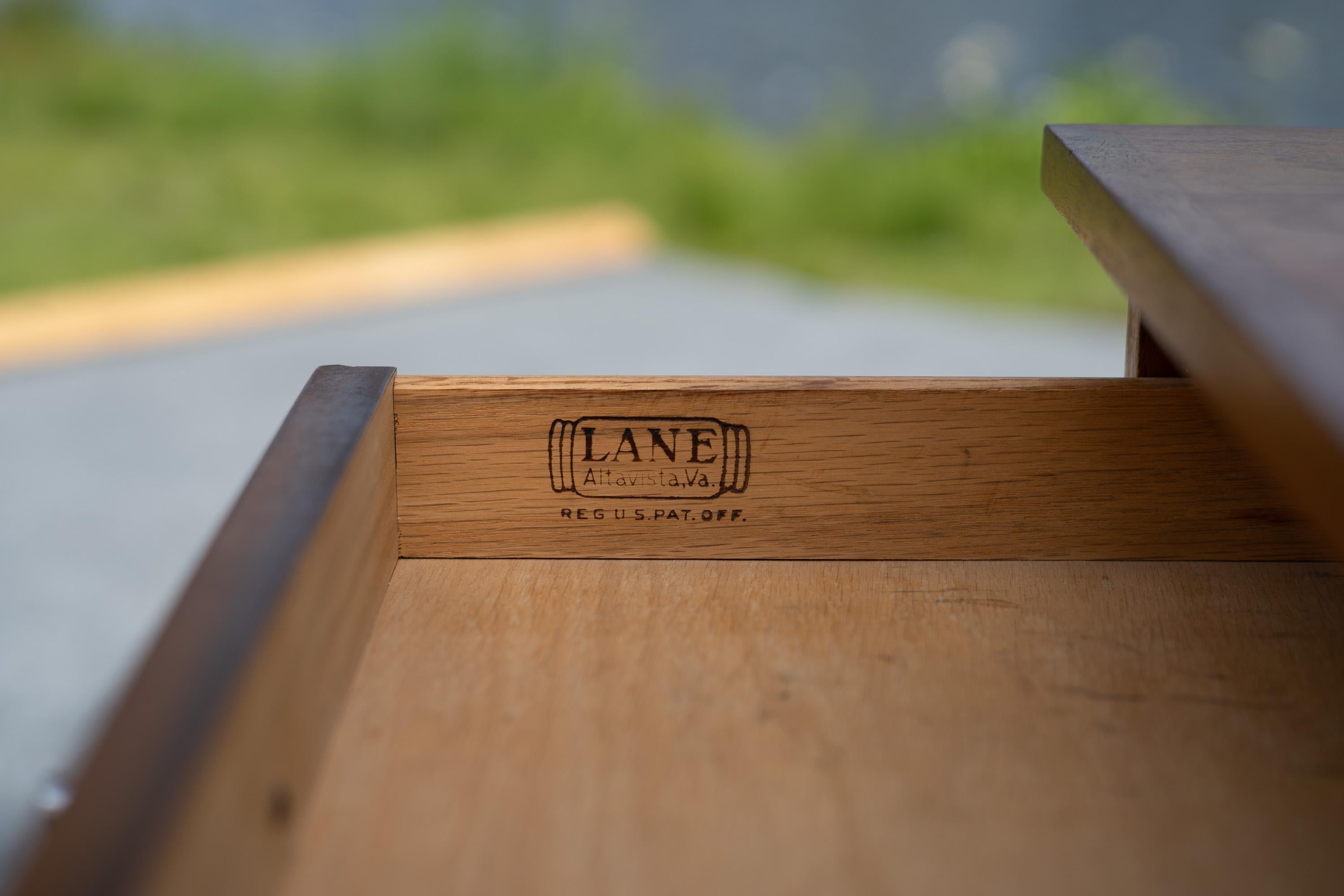 Paul McCobb pour Lane 'Delinator' Table d'appoint ou de chevet en noyer et chrome en vente 4