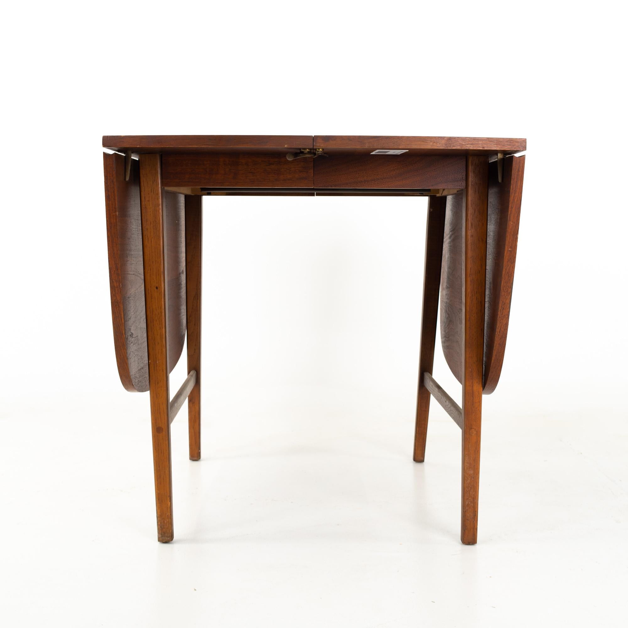 Paul McCobb for Lane Mid Century Walnut Drop-Leaf Dining Table In Good Condition For Sale In Countryside, IL