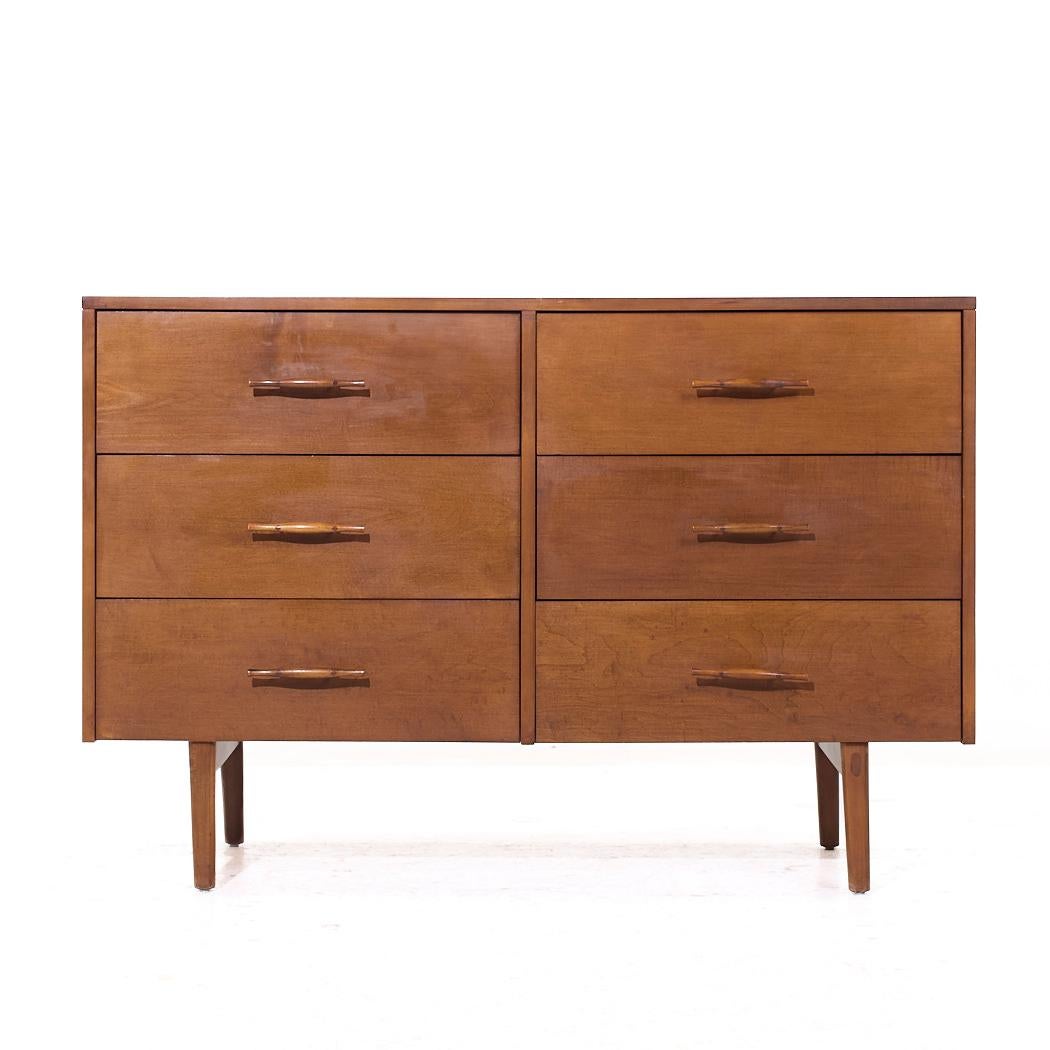 Paul McCobb para Planner Group Cómoda de 6 cajones Mid Century

Este bajo mide 48 de ancho x 18,25 de fondo x 32,25 pulgadas de alto

Todos los muebles pueden adquirirse en lo que denominamos estado vintage restaurado. Esto significa que la pieza se