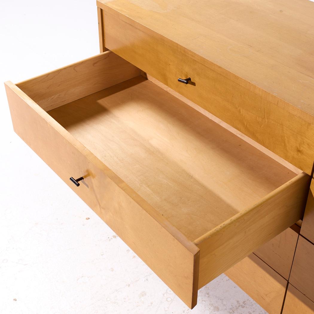 Legno Paul McCobb per Planner Group Comò basso a 8 cassetti del Medioevo in vendita