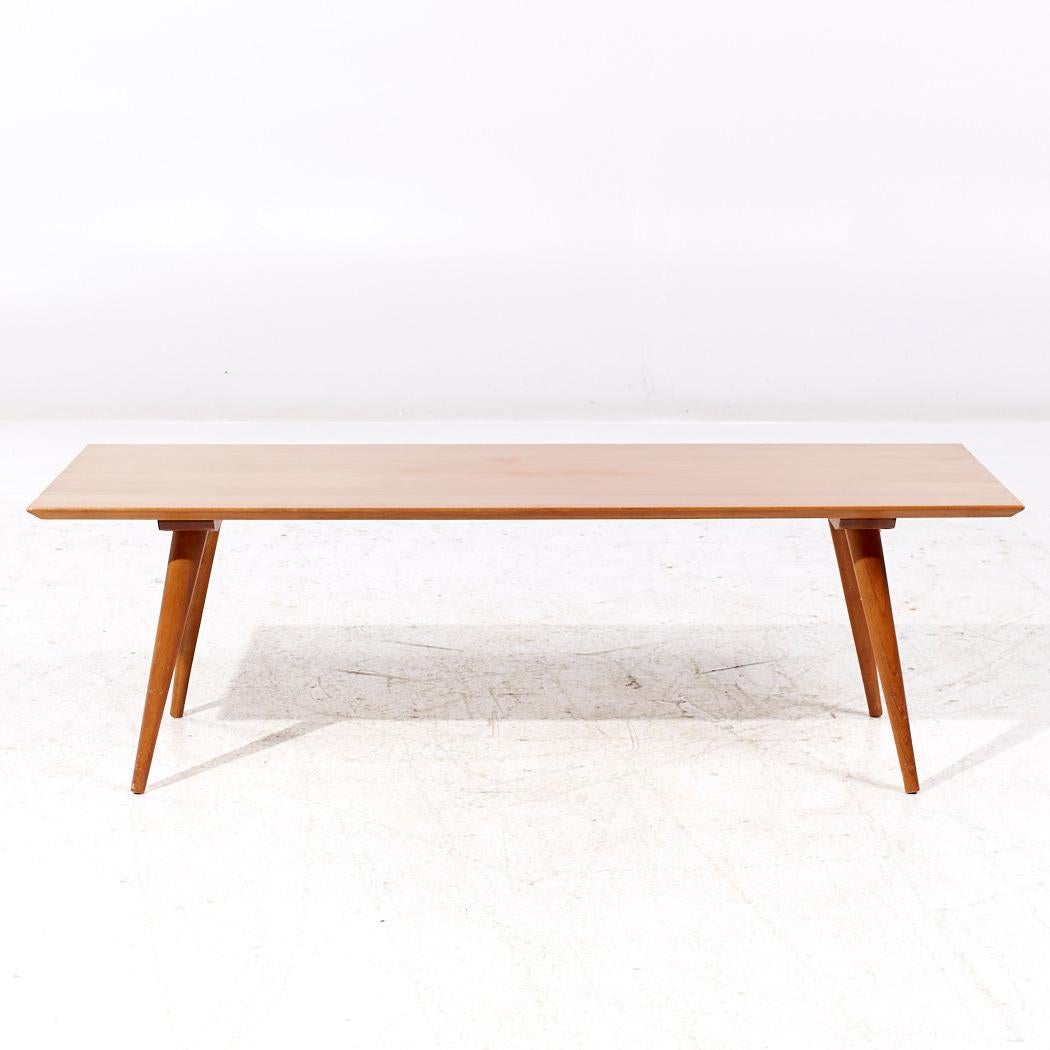 Paul McCobb für Planner Group Mid Century Bank Couchtisch

Dieser Couchtisch misst: 48 breit x 18,25 tief x 15 Zoll hoch

Alle Möbelstücke sind in einem so genannten restaurierten Vintage-Zustand zu haben. Das bedeutet, dass das Stück beim Kauf