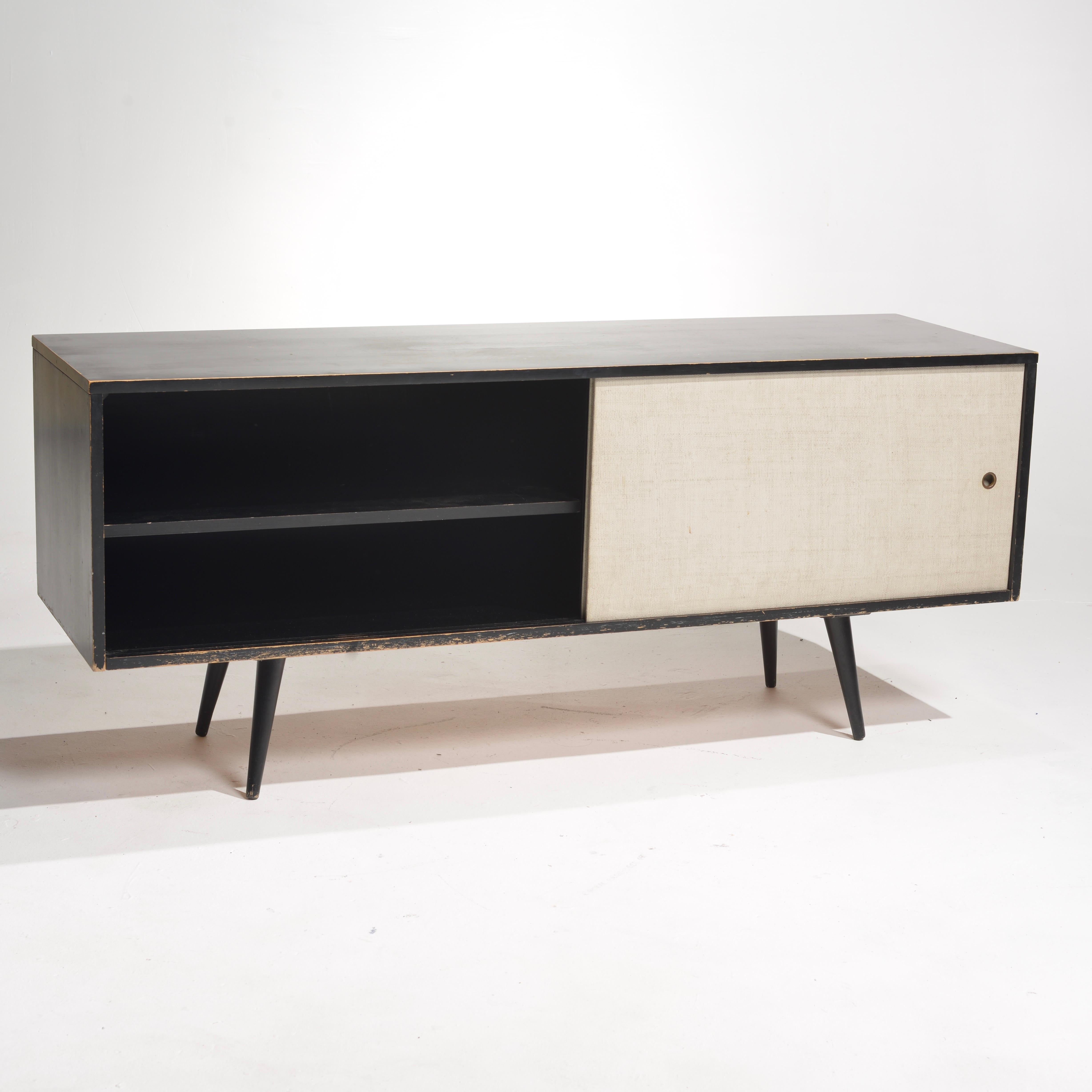 Paul McCobb for Planner Group Mid Century Black Lacquer Low Credenza In Good Condition For Sale In Los Angeles, CA