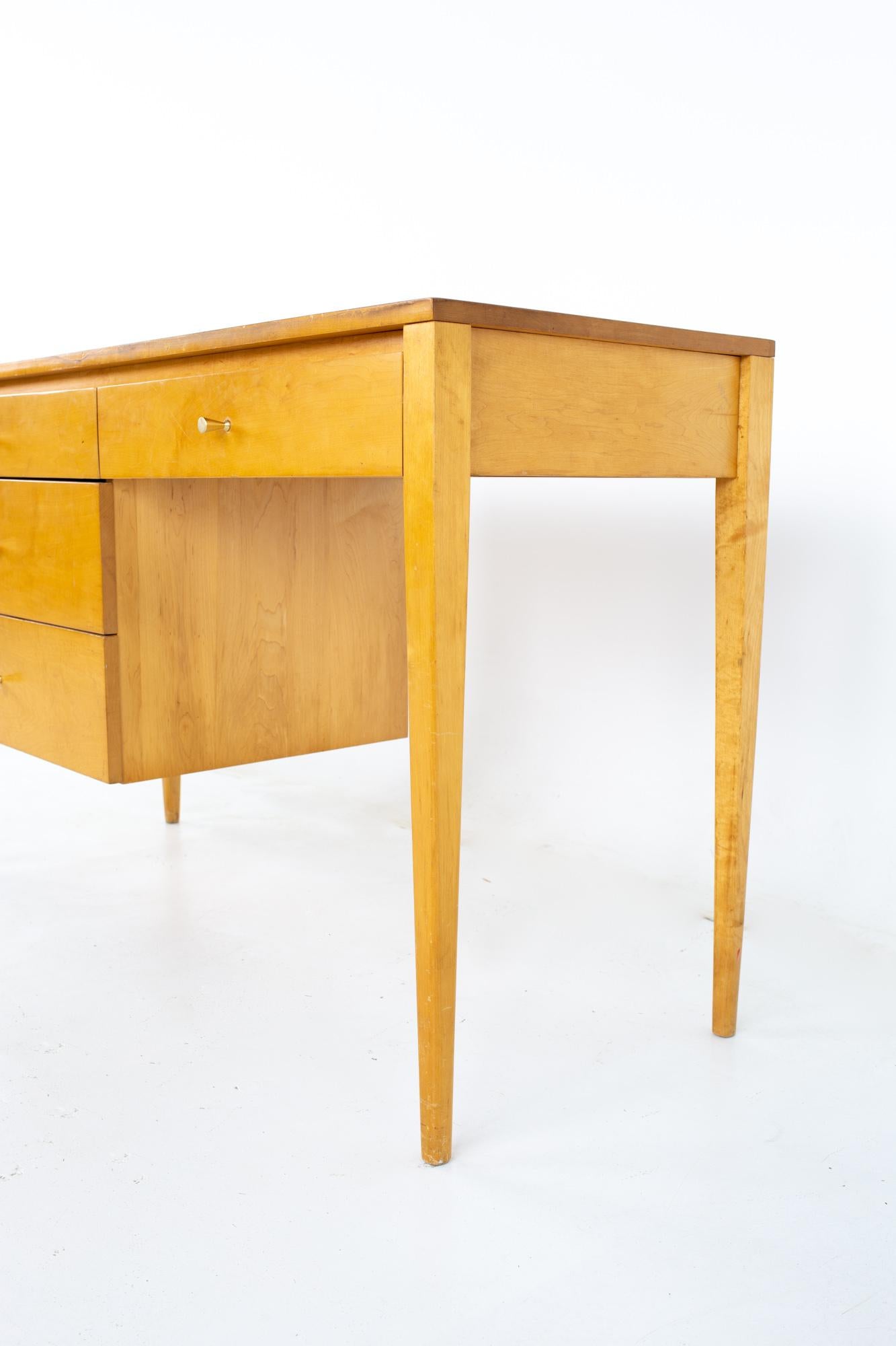 Paul McCobb for Planner Group Mid Century Blonde 4 Drawer Desk In Good Condition In Countryside, IL