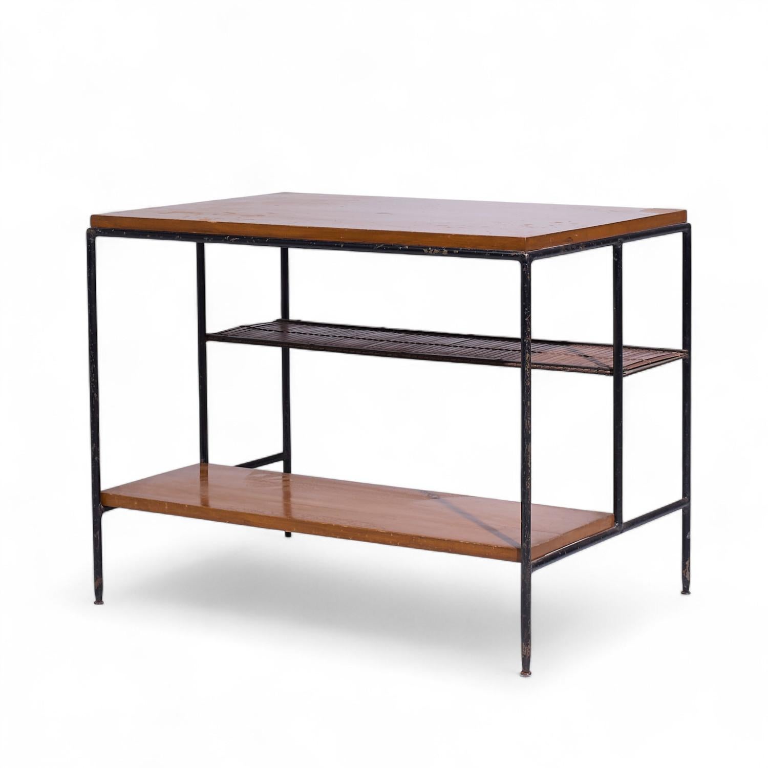 Mid-Century moderno Paul McCobb per Planner Group Tavolino di metà secolo in acero e ferro battuto in vendita
