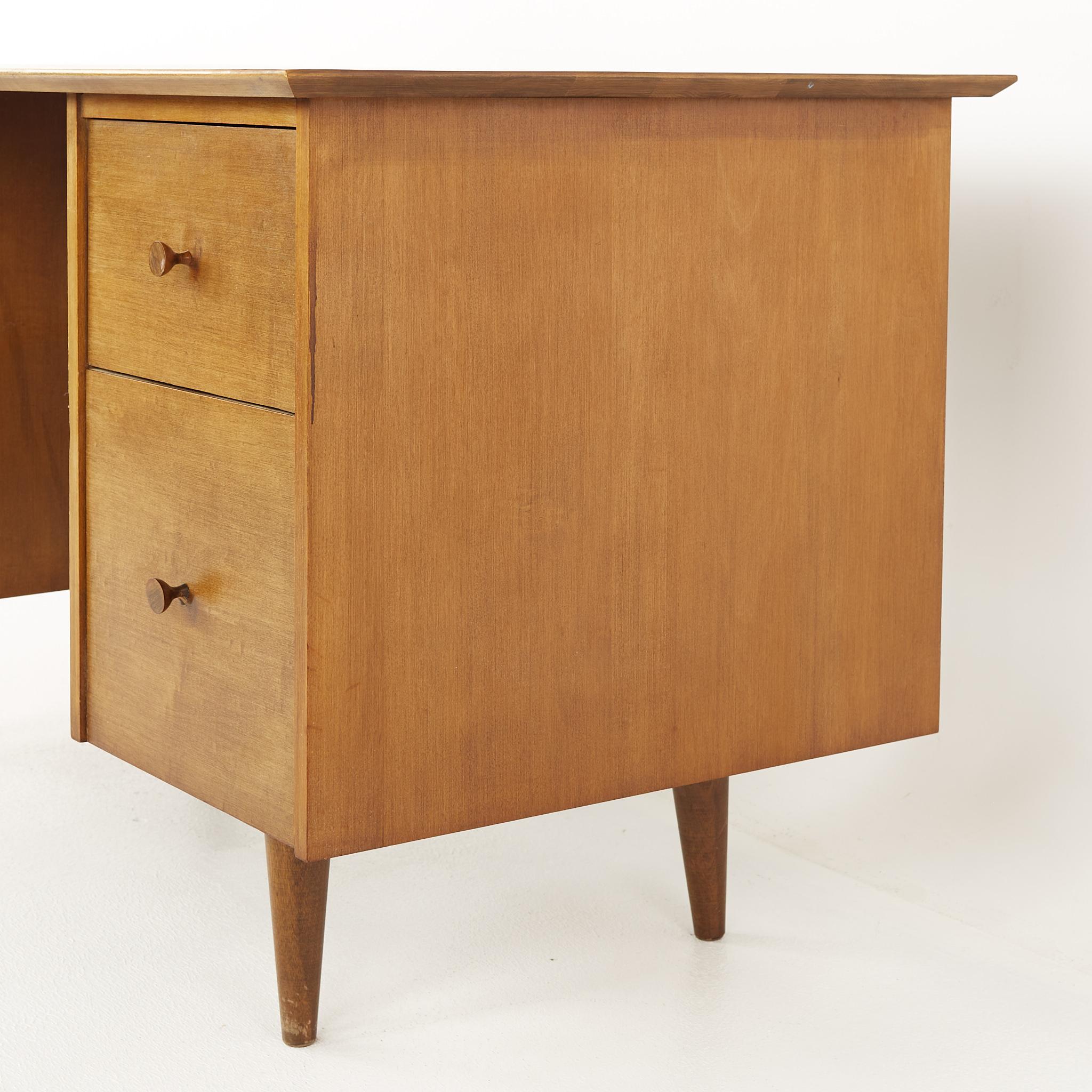 Paul McCobb for Planner Group Mid Century Maple Desk In Good Condition In Countryside, IL