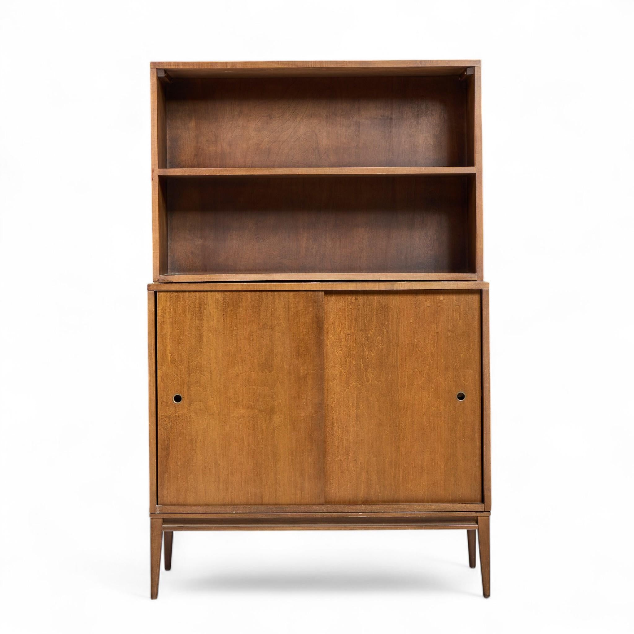 Bois Paul McCobb for Planner Group Armoire à portes coulissantes avec huche, style milieu de siècle - Paire en vente