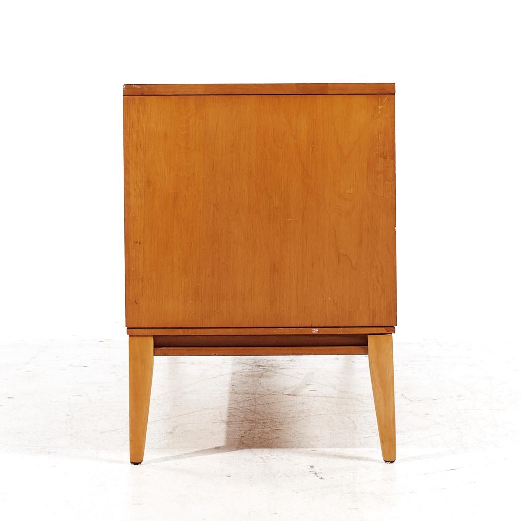 American Paul McCobb for Planner Group Mid Century Sliding Door Credenza For Sale