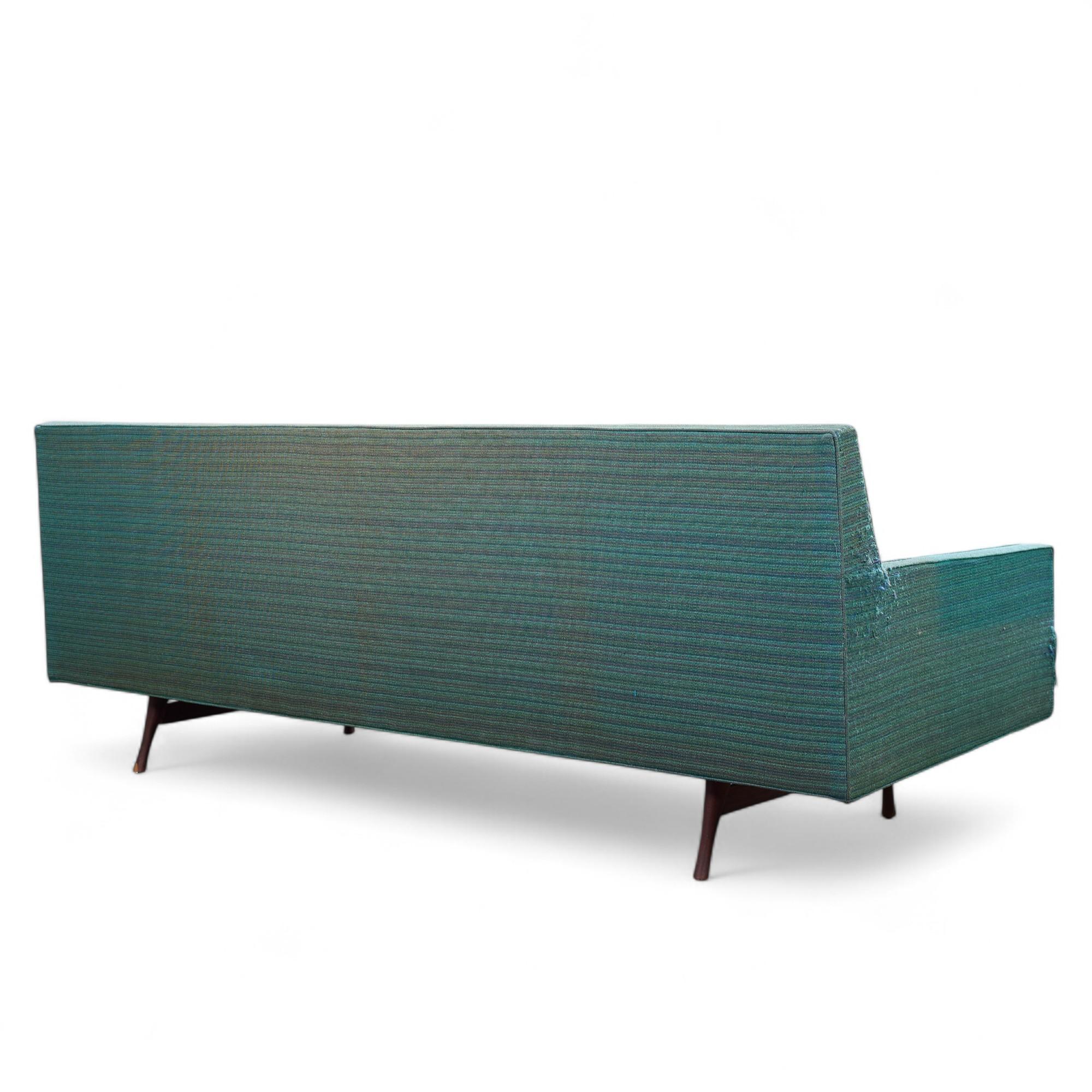Tappezzeria Paul McCobb per Widdicomb Gruppo Simmetrico Divano con schienale a canale del Mid Century in vendita