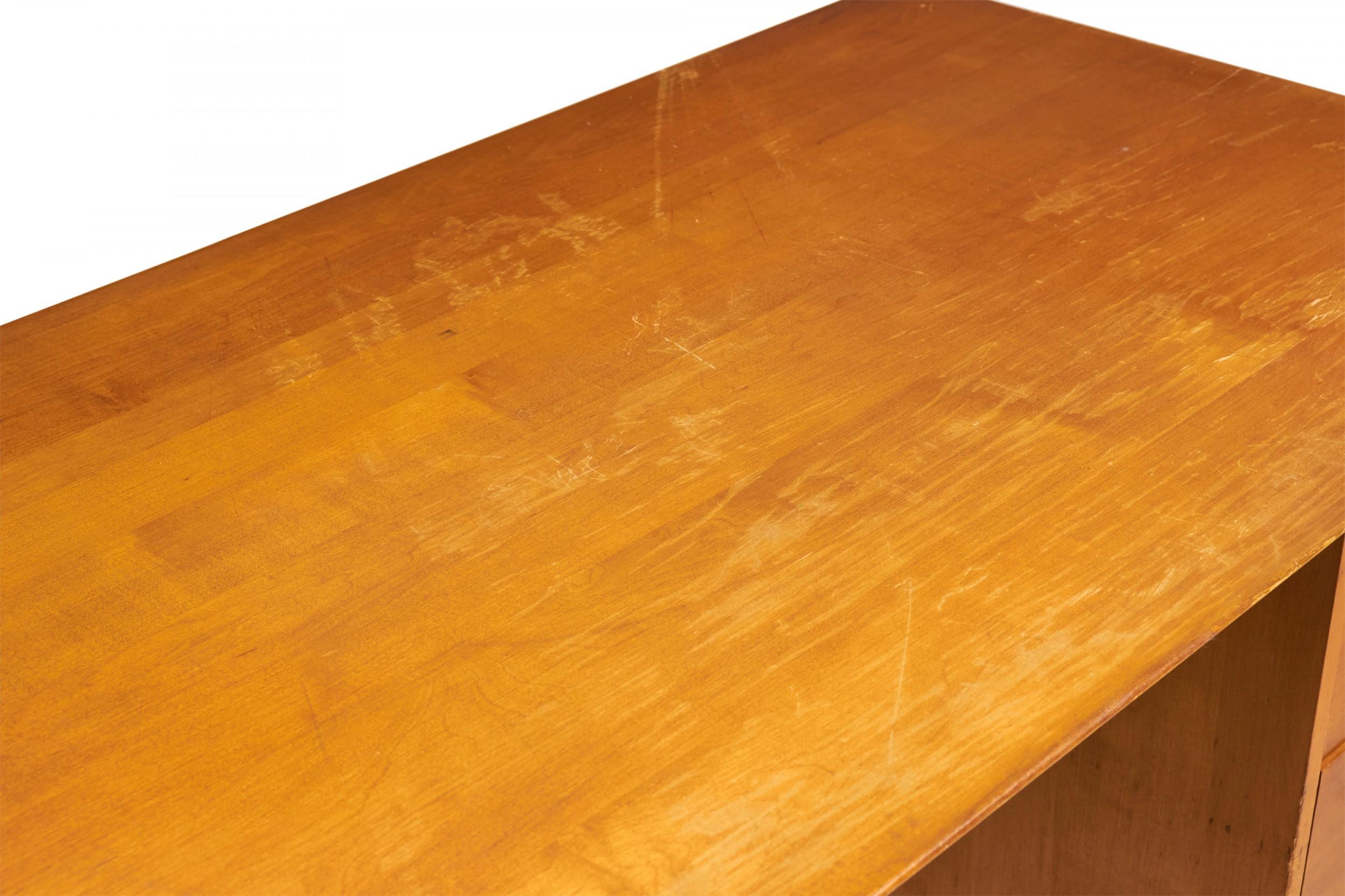 Paul McCobb for Winchendon Maple Double Pedestal Desk For Sale 4