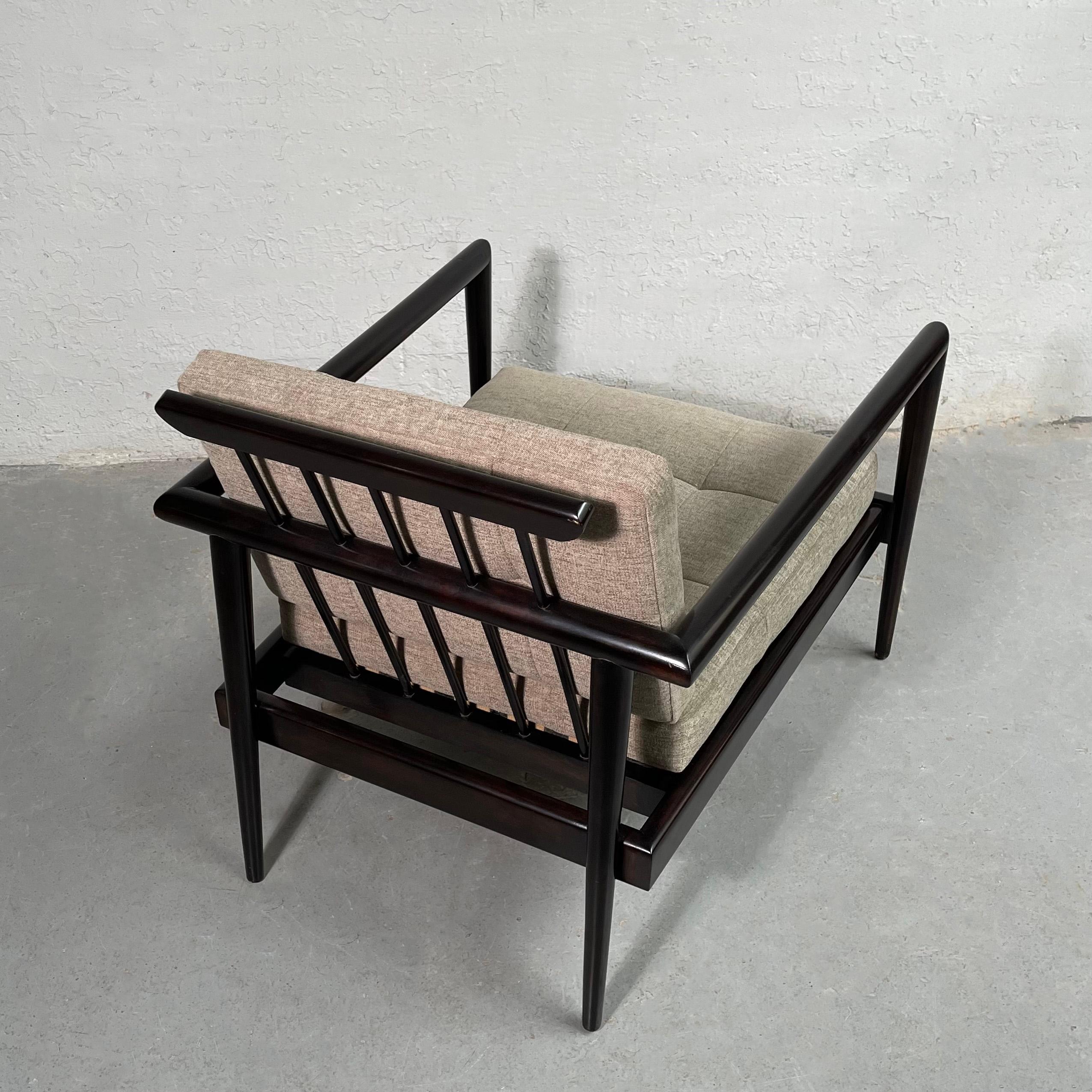 Paul McCobb für Winchendon Ahorn Spindle Back Lounge Chair (Stoff) im Angebot