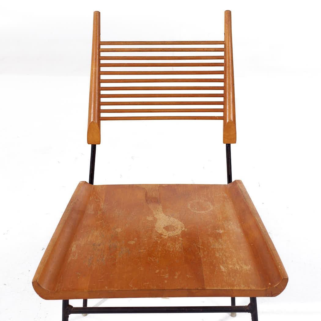 Paul McCobb for Winchendon Mid Century Maple and Iron Model 1533 Shovel Chair For Sale 3