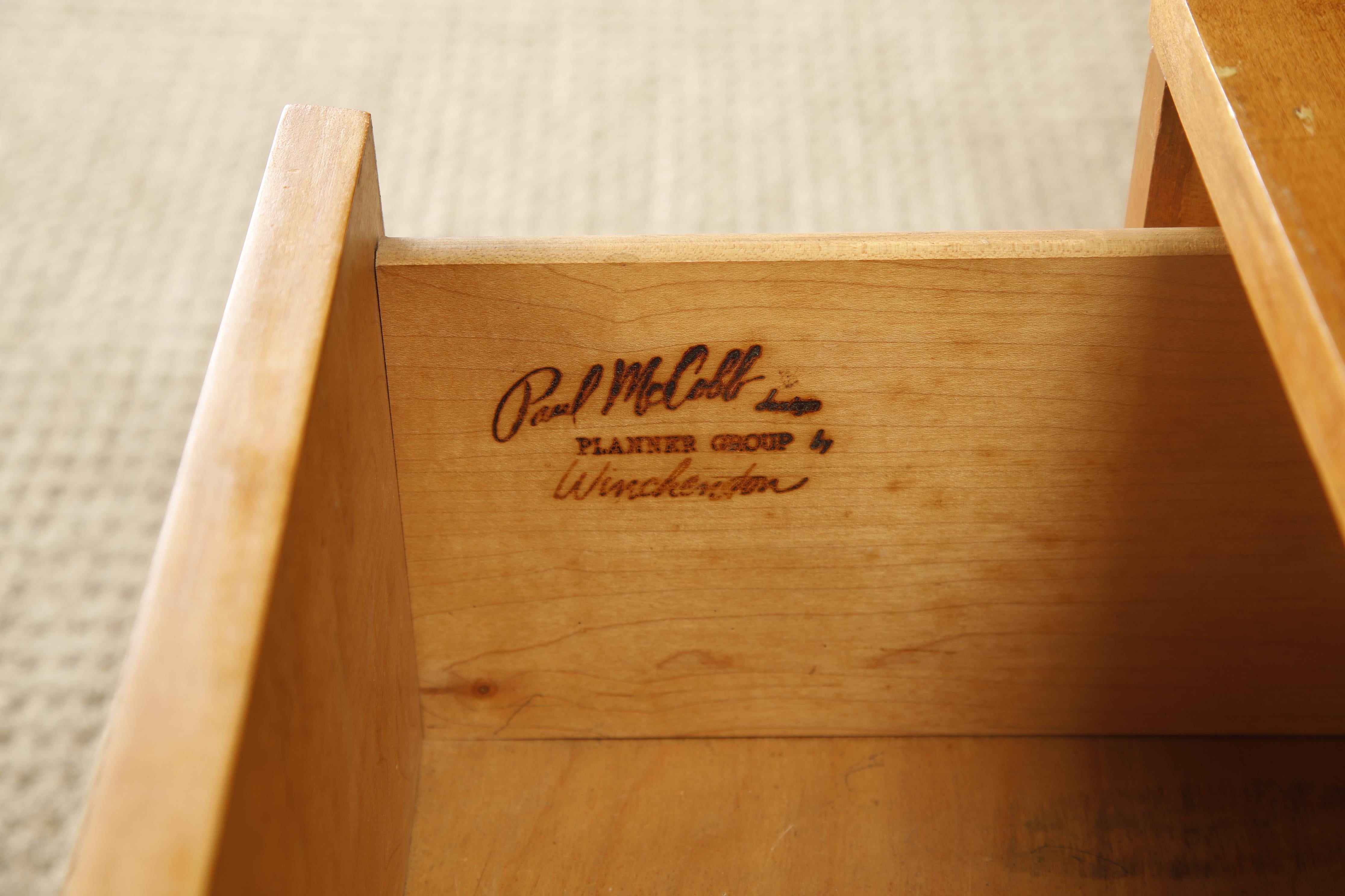 Paul McCobb pour Winchendon Planner Group Table de nuit / table d'appoint, années 1950, signée en vente 13