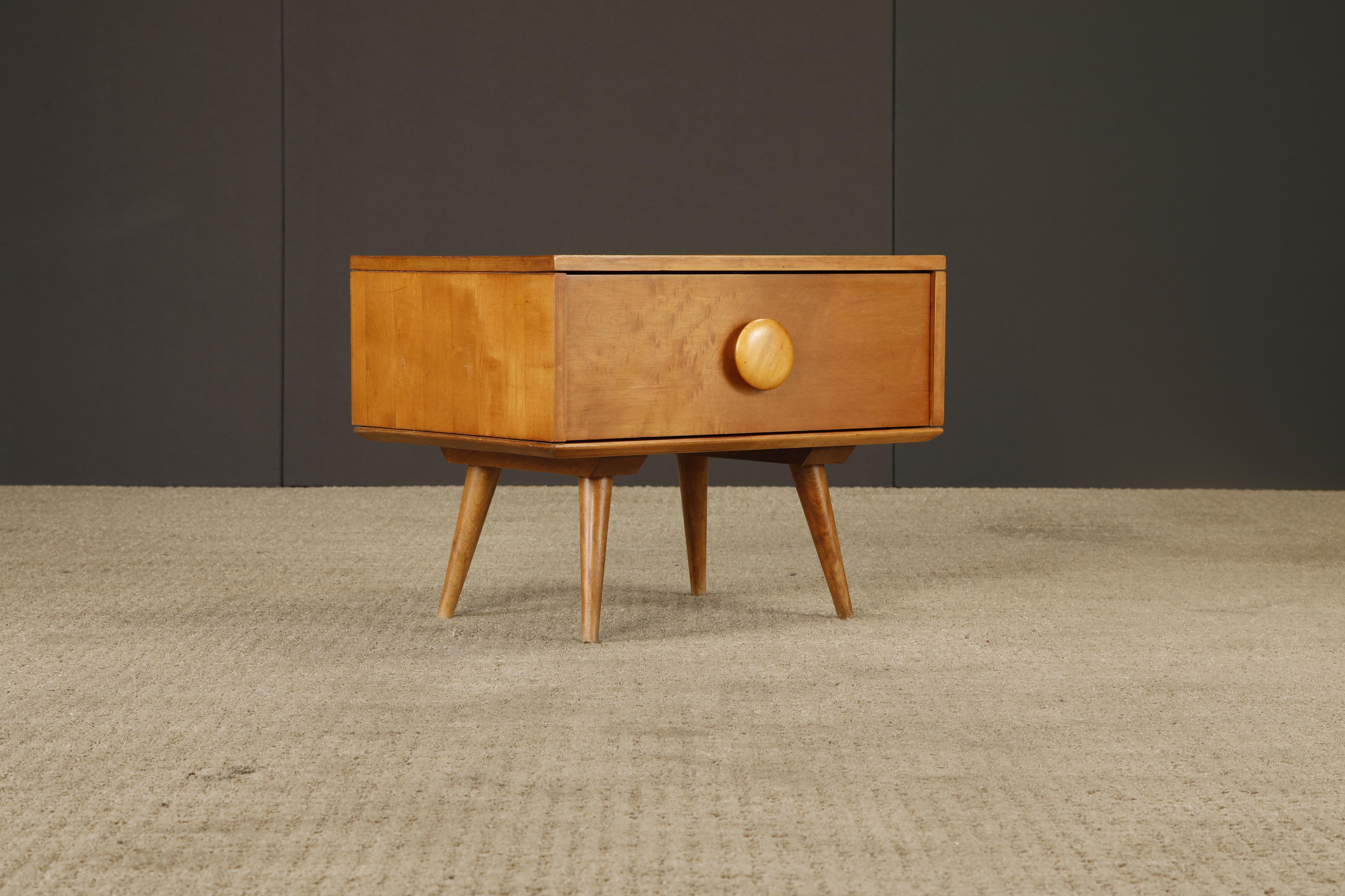 Mid-Century Modern Paul McCobb pour Winchendon Planner Group Table de nuit / table d'appoint, années 1950, signée en vente