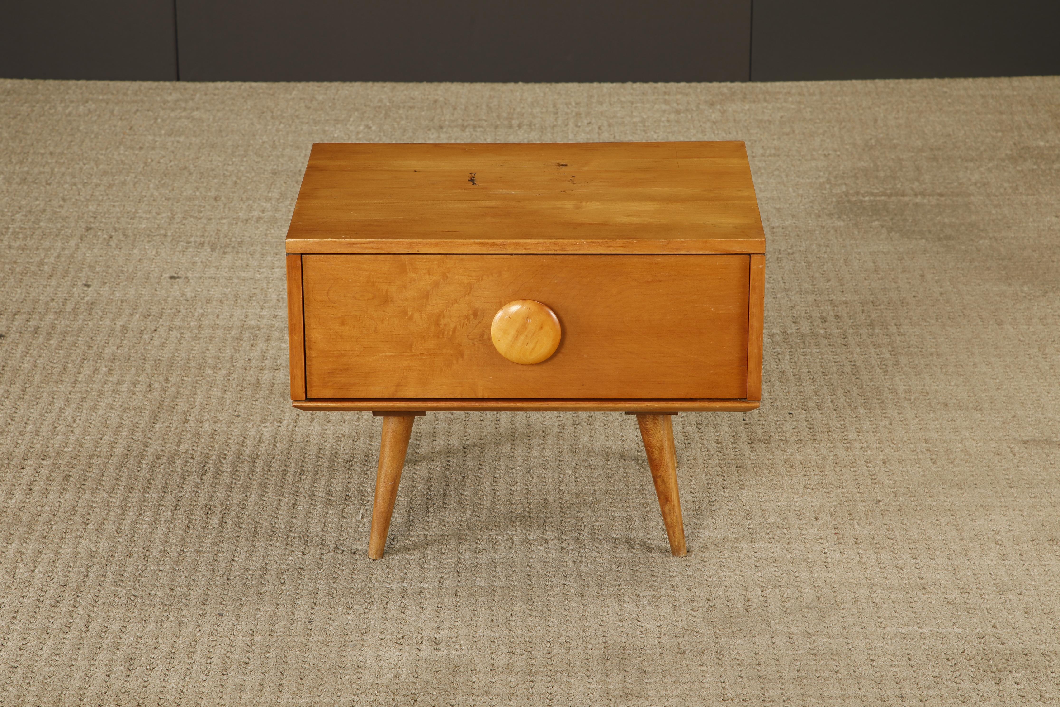 Paul McCobb pour Winchendon Planner Group Table de nuit / table d'appoint, années 1950, signée Bon état - En vente à Los Angeles, CA