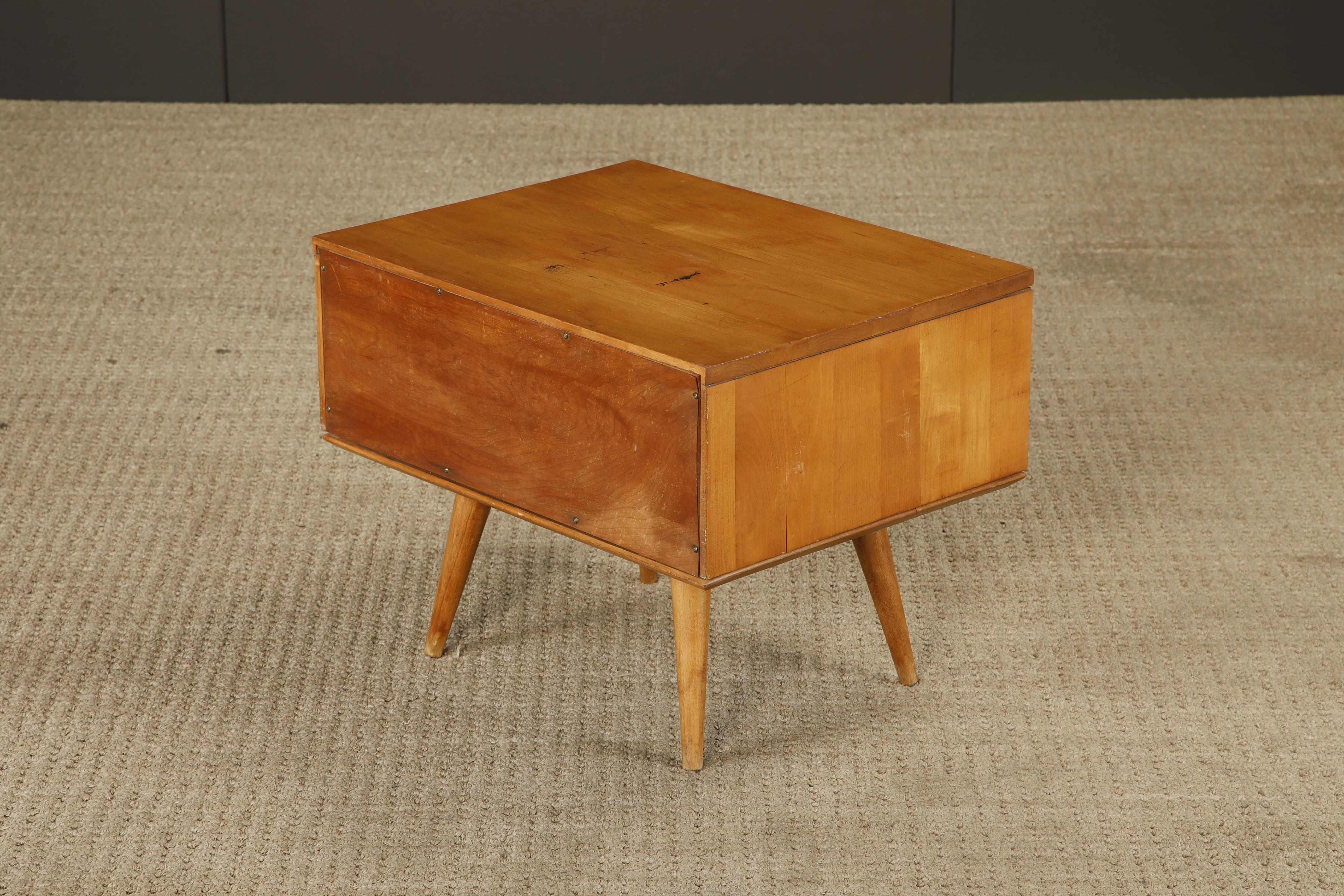 Érable Paul McCobb pour Winchendon Planner Group Table de nuit / table d'appoint, années 1950, signée en vente