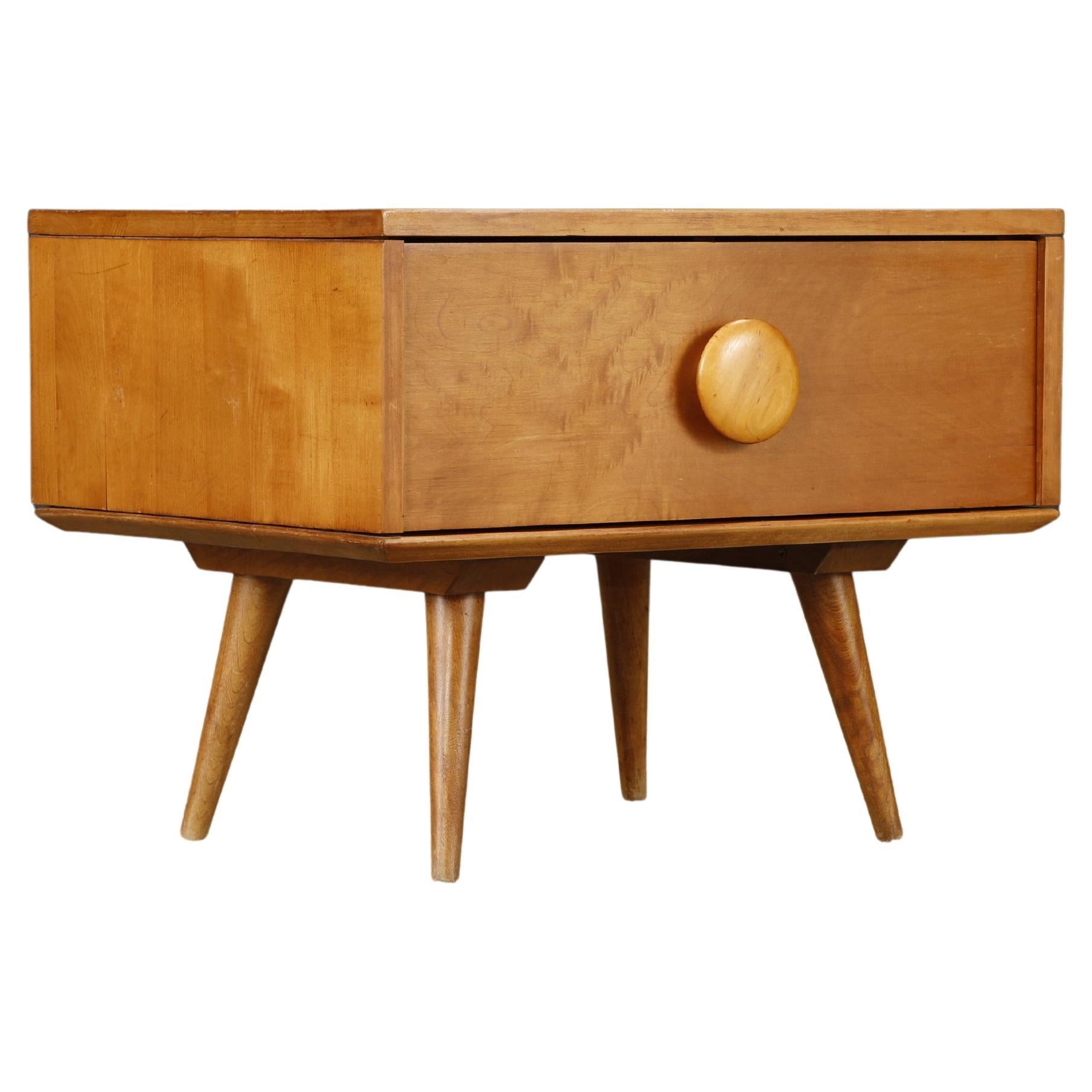 Paul McCobb pour Winchendon Planner Group Table de nuit / table d'appoint, années 1950, signée en vente