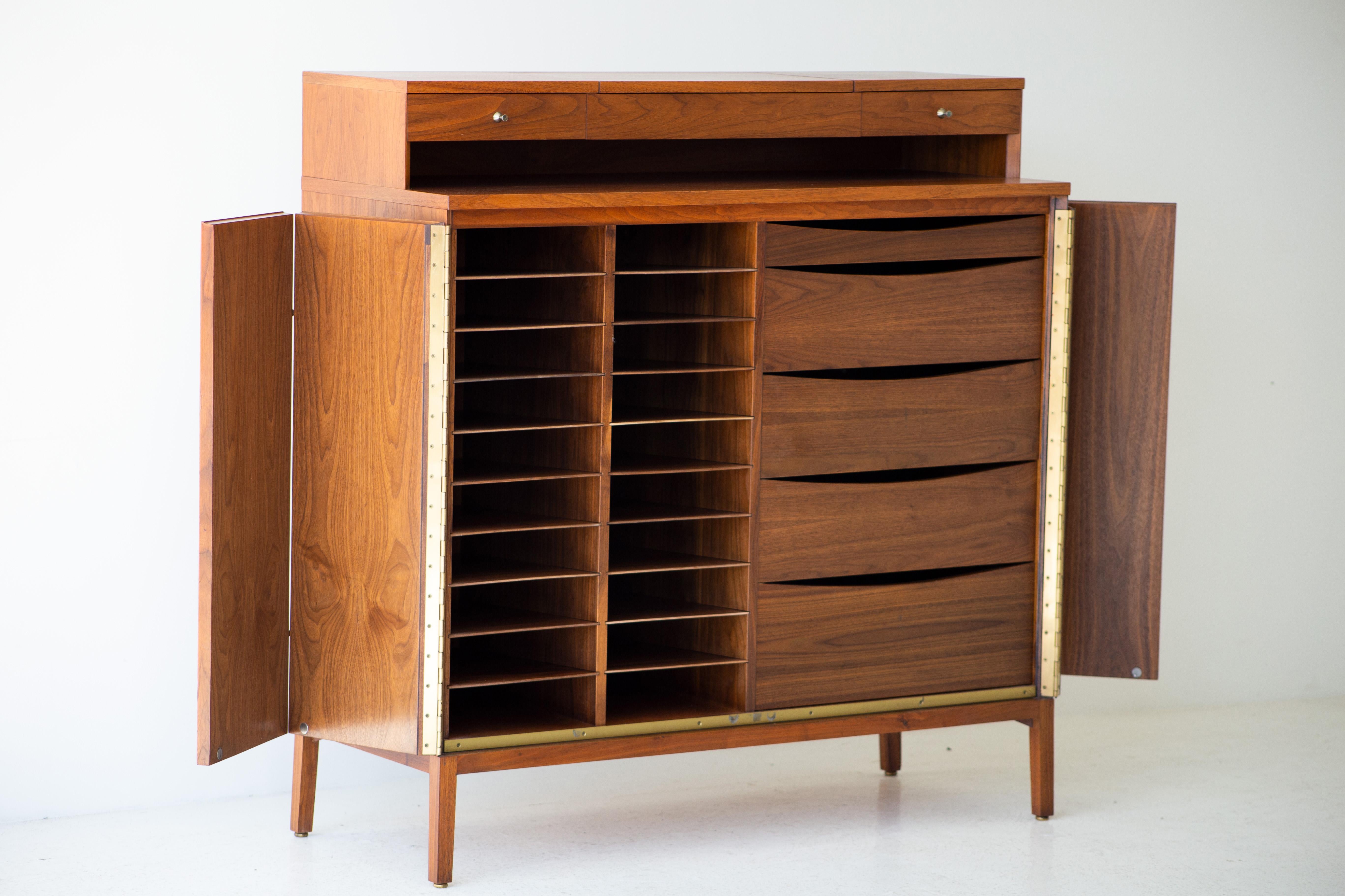 Mid-Century Modern Paul McCobb Gentleman's Chest for Calvin Furniture : Irwin Collection