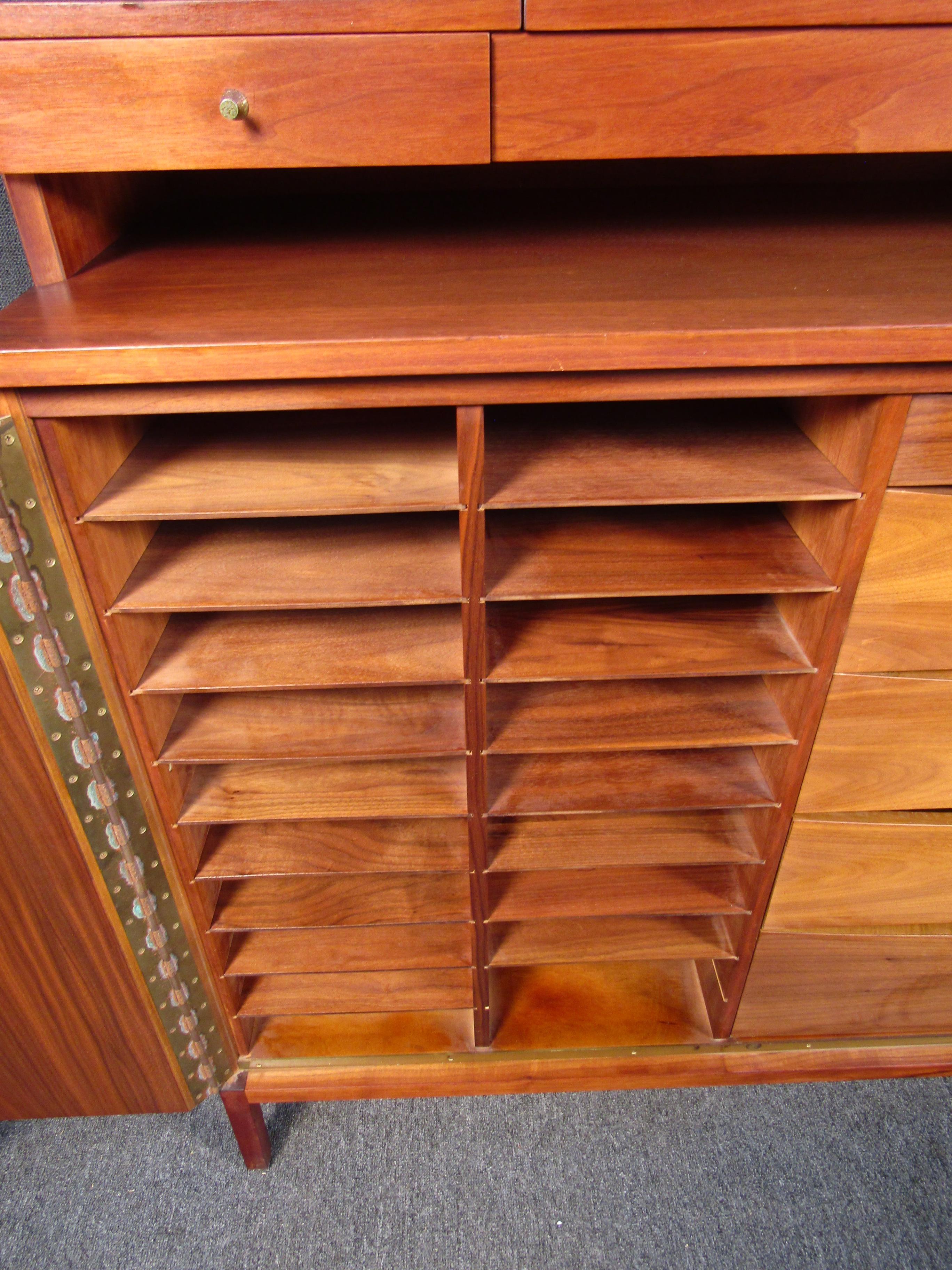 Paul McCobb Gentleman's Chest Irwin Collection for Calvin Furniture In Good Condition In Brooklyn, NY