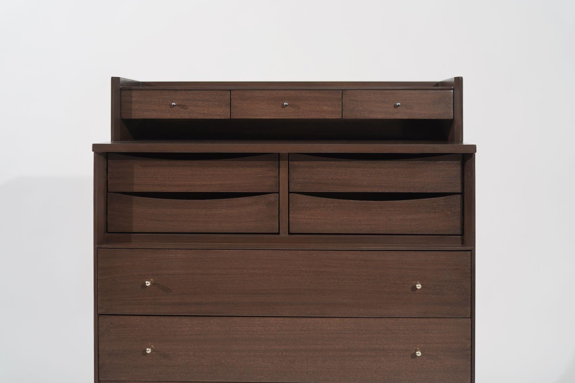 Paul McCobb Gentleman's Chest of Drawers in Mahogany, circa 1950s For Sale 1