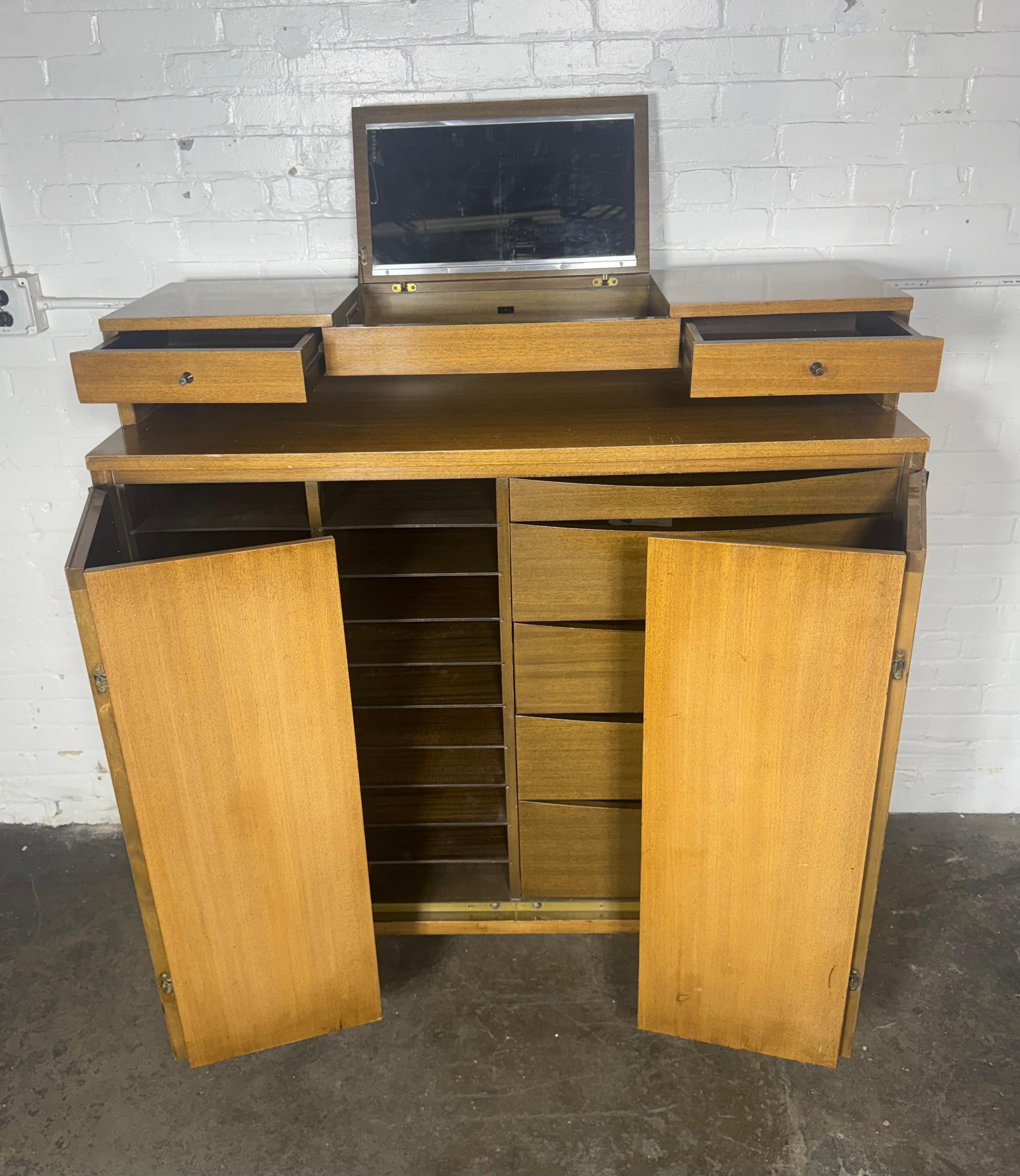 Mid-Century moderno Cassapanca alta da uomo Paul McCobb Irwin Furniture per Calvin Furniture, 1956 in vendita