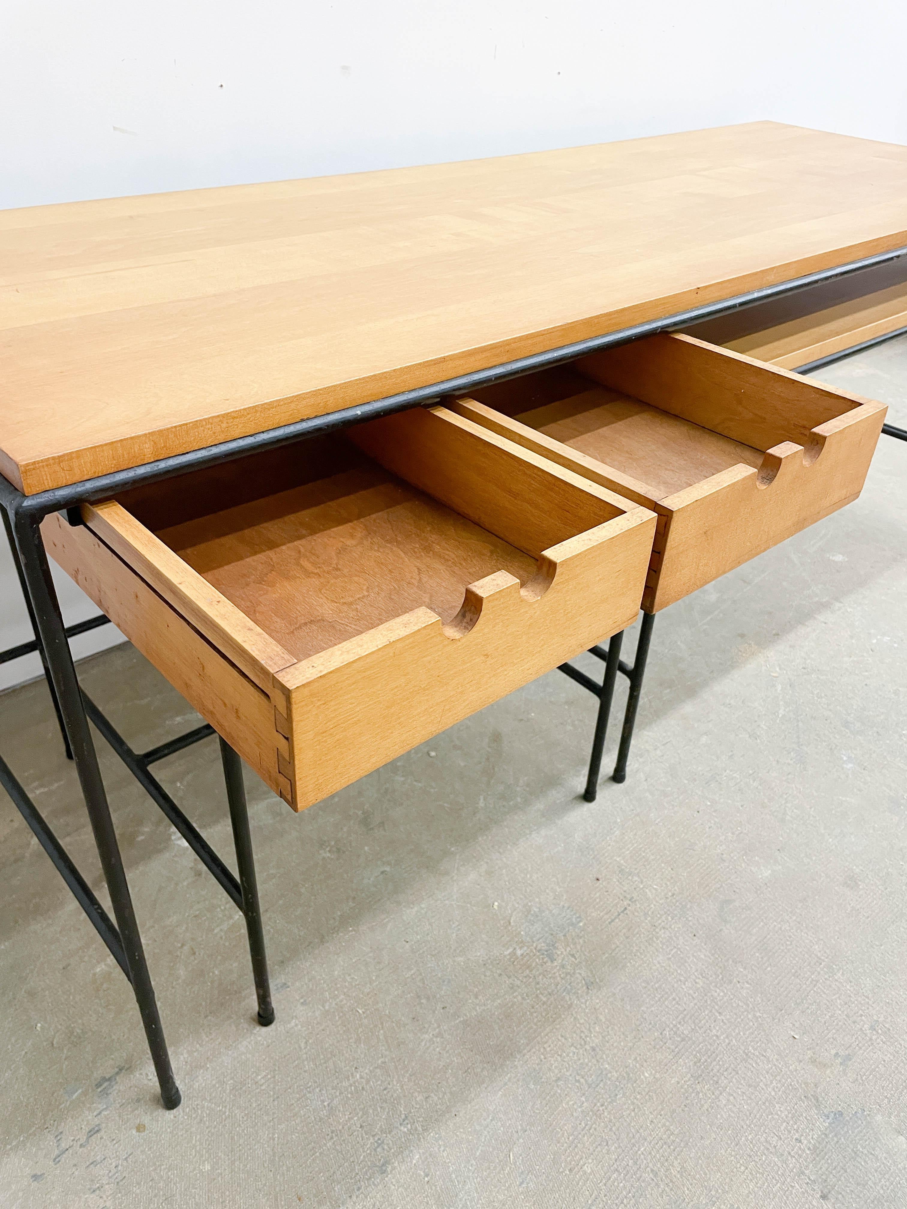 Mid-Century Modern Paul McCobb Iron Leg Nesting tables with drawers For Sale