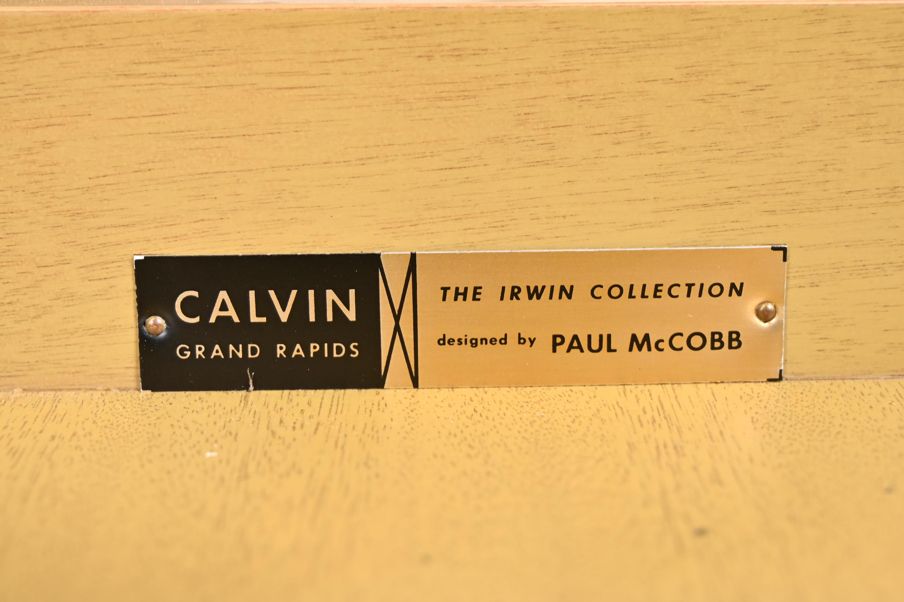 Tables d'appoint ou tables de nuit en laque noire et laiton de la collection Paul McCobb Irwin en vente 8
