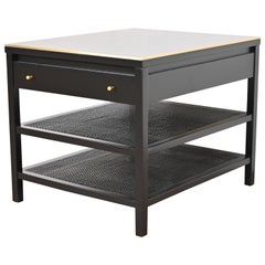 Beistelltisch aus der Paul McCobb Irwin-Kollektion aus schwarzem Lack, Messing und Schilfrohr