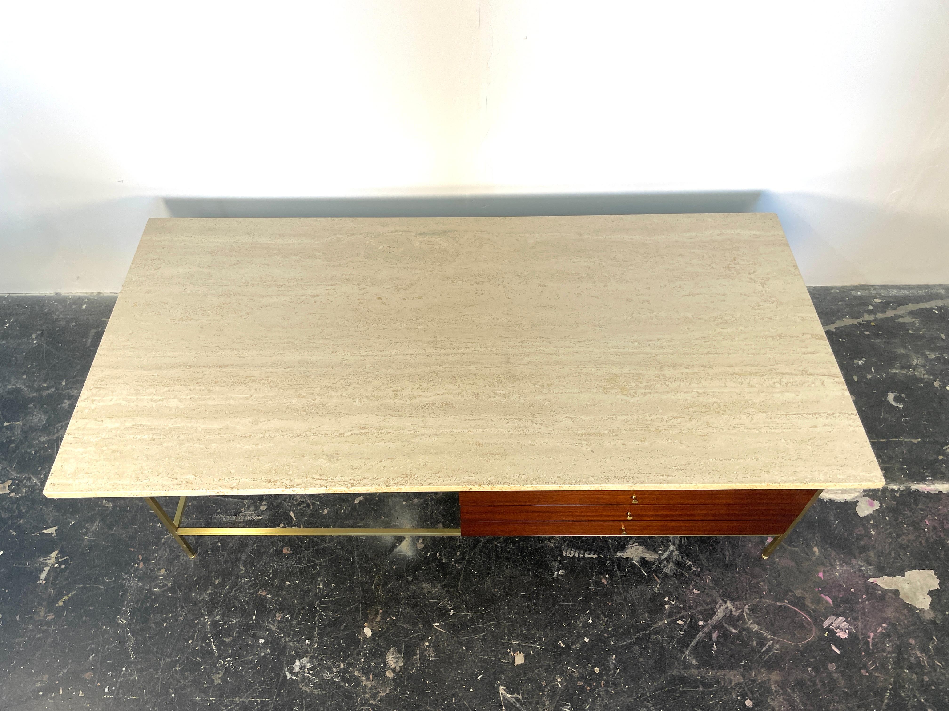 Table basse Irwin Collection Paul McCobb en laiton et travertin - Calvin Furniture Bon état - En vente à San Diego, CA