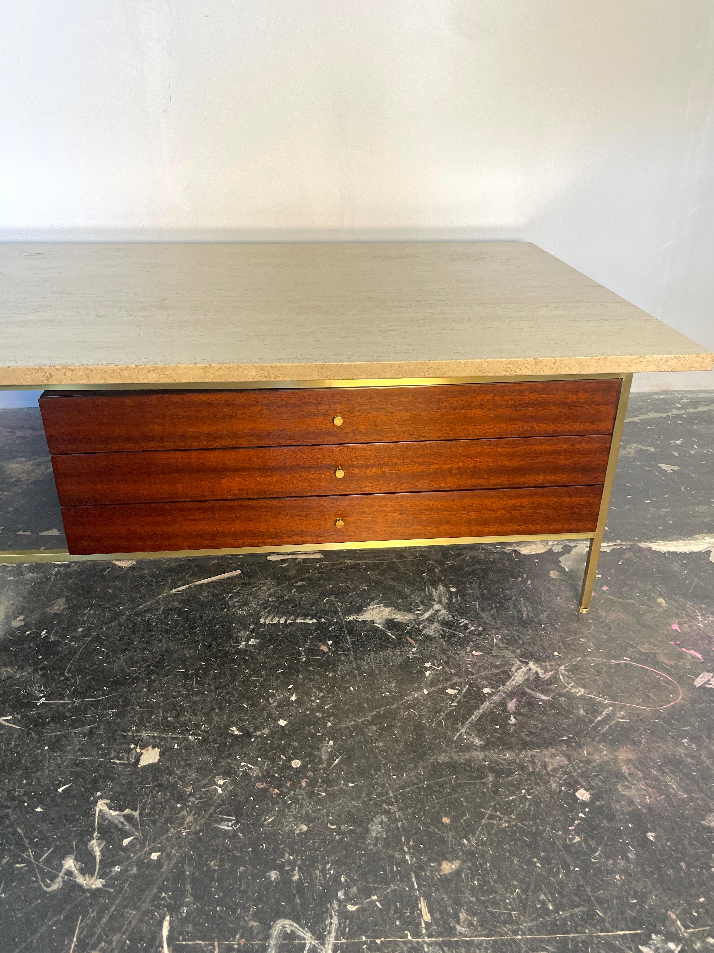 Laiton Table basse Irwin Collection Paul McCobb en laiton et travertin - Calvin Furniture en vente