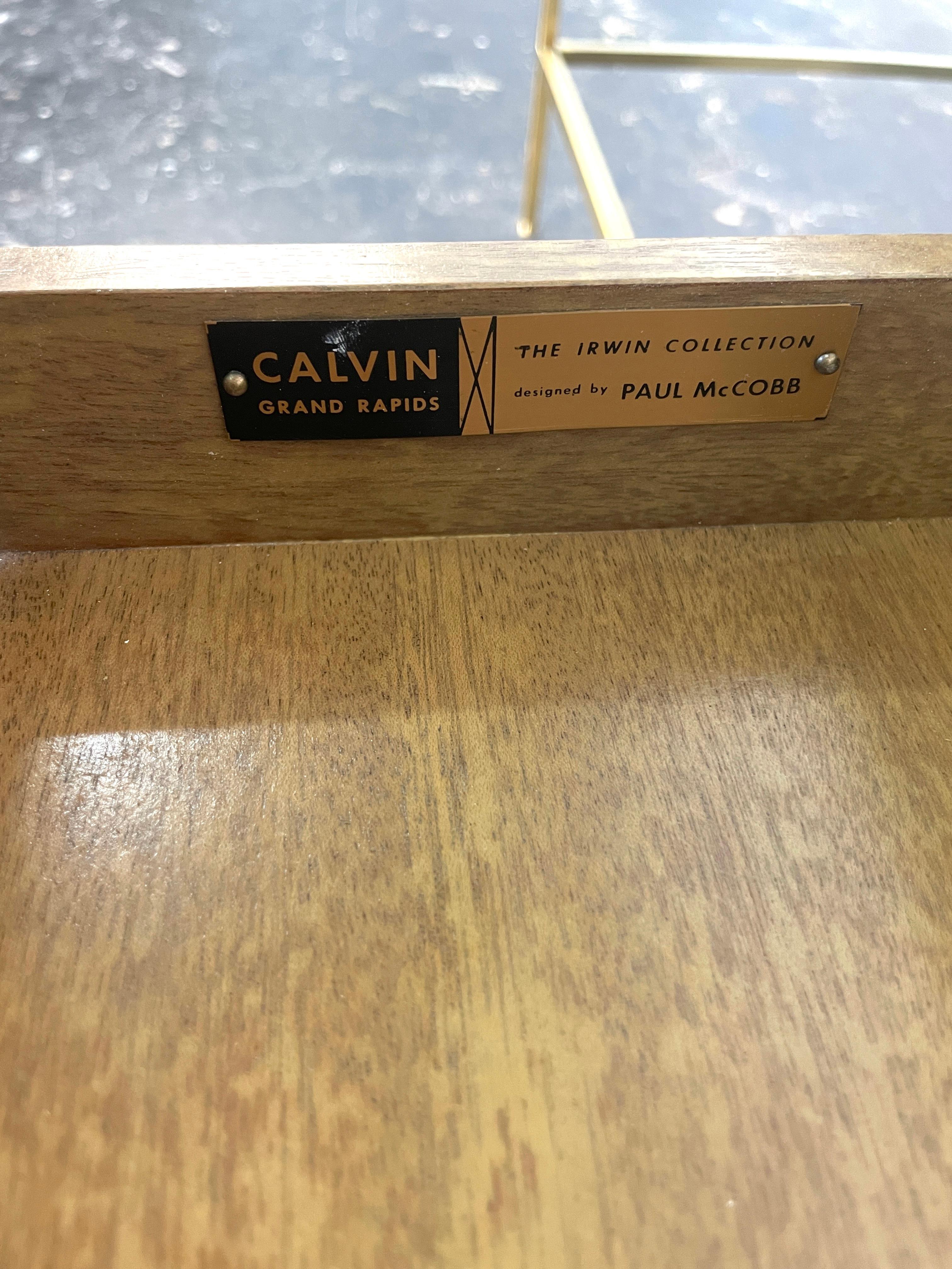 Table basse Irwin Collection Paul McCobb en laiton et travertin - Calvin Furniture en vente 2