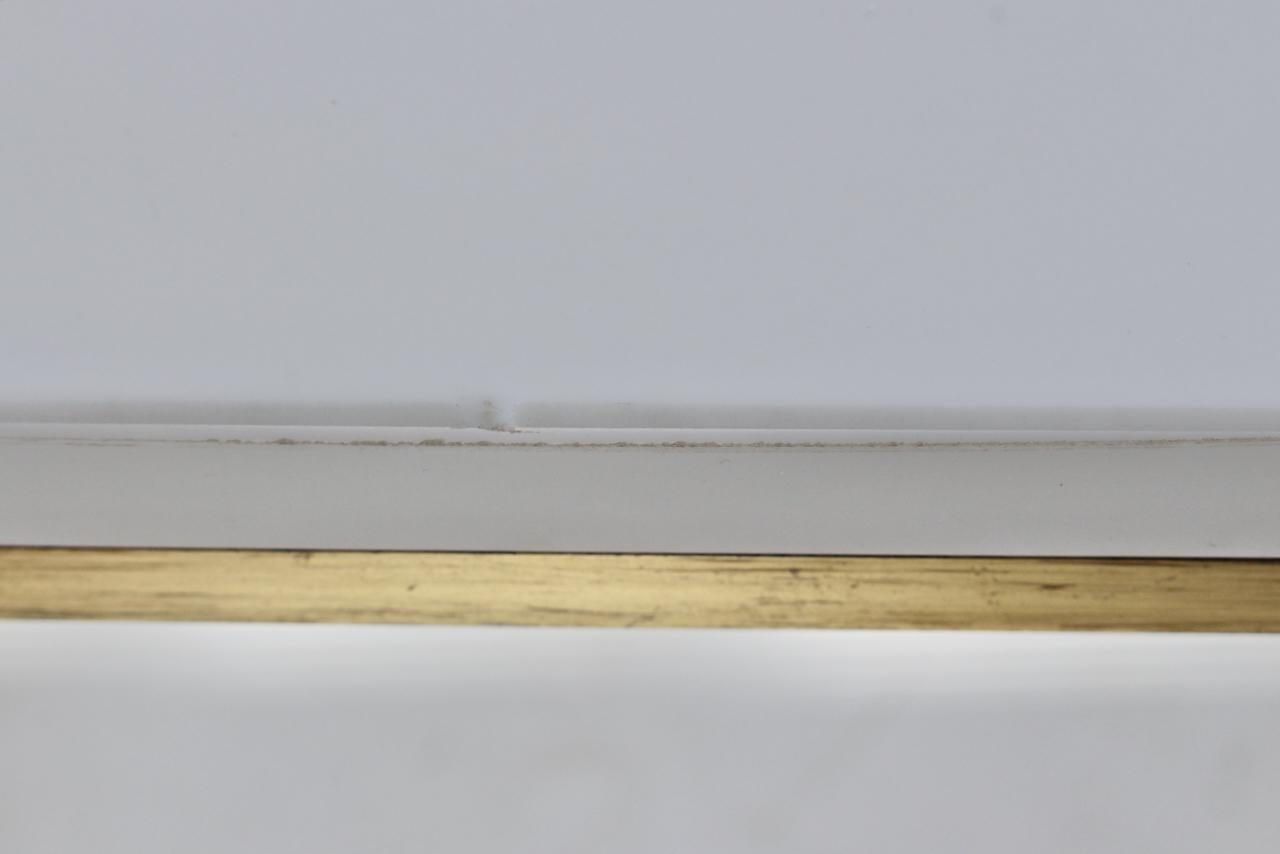 Table d'appoint en laiton et verre blanc de la Collection I.C., C. 1952 en vente 6