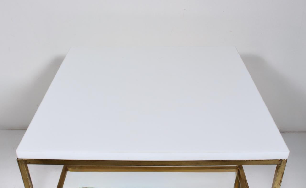 Table d'appoint en laiton et verre blanc de la Collection I.C., C. 1952 en vente 1