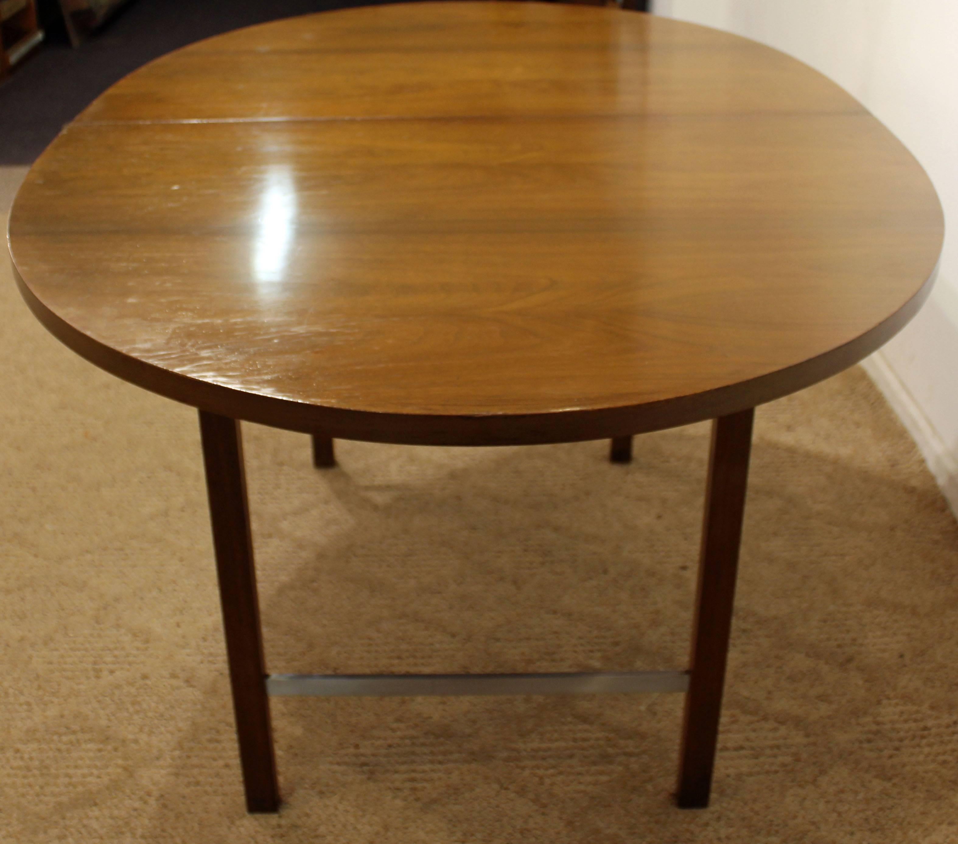 Paul McCobb Irwin Collection for Calvin Walnut Dining Table In Good Condition In Wilmington, DE
