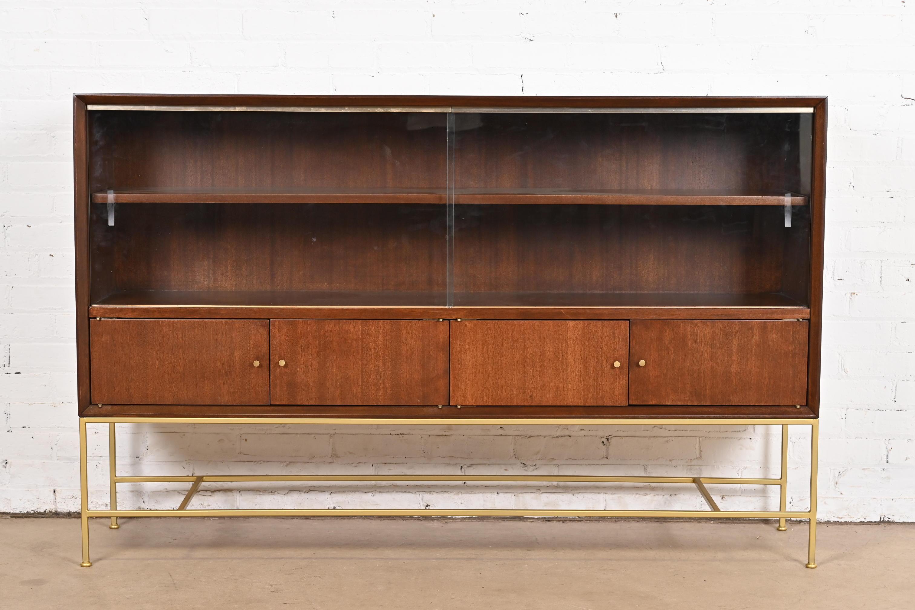 Mid-Century moderno Libreria o mobile bar in mogano e ottone della collezione Paul McCobb Irwin