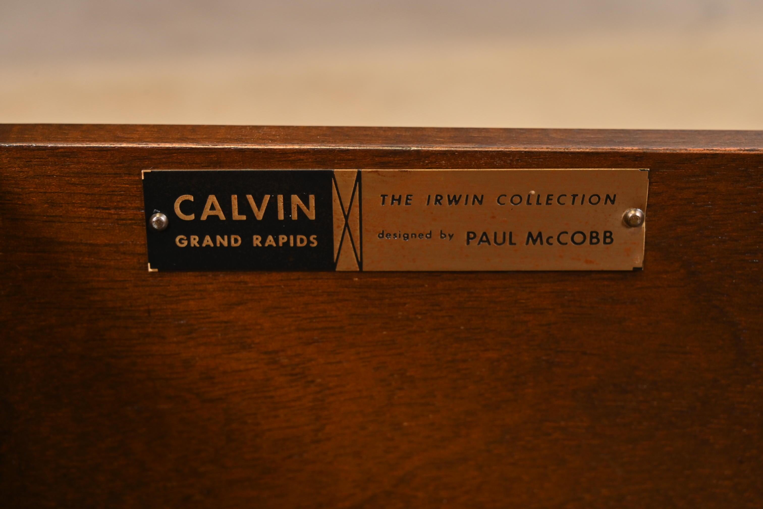 Commode ou crédence Irwin Collection Paul McCobb en acajou et laiton, revernie en vente 5