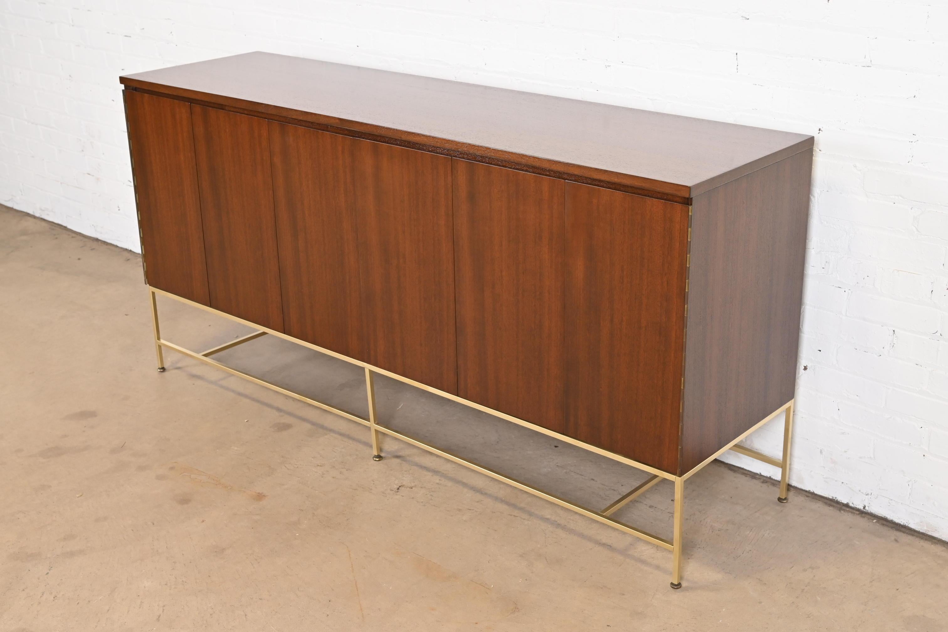 Mid-Century Modern Commode ou crédence en acajou et laiton, collection Paul McCobb Irwin, revernie en vente