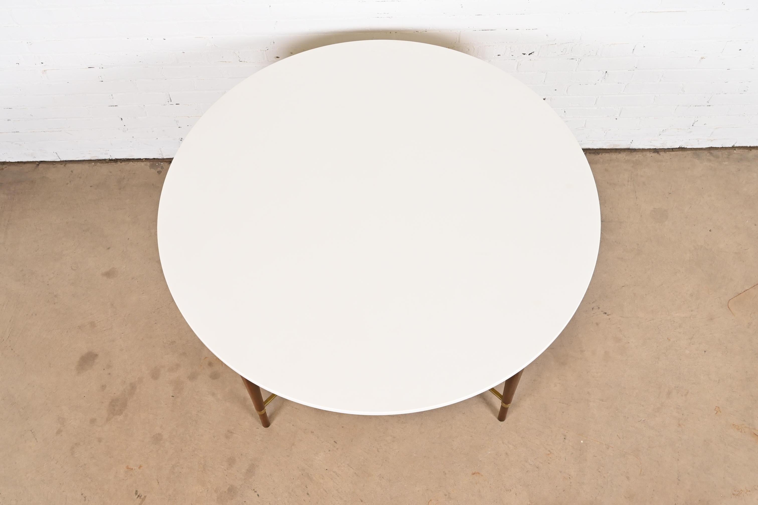 Table de salle à manger ou table de jeu ronde en acajou et laiton de la collection IRWIN de Paul McCobb en vente 4