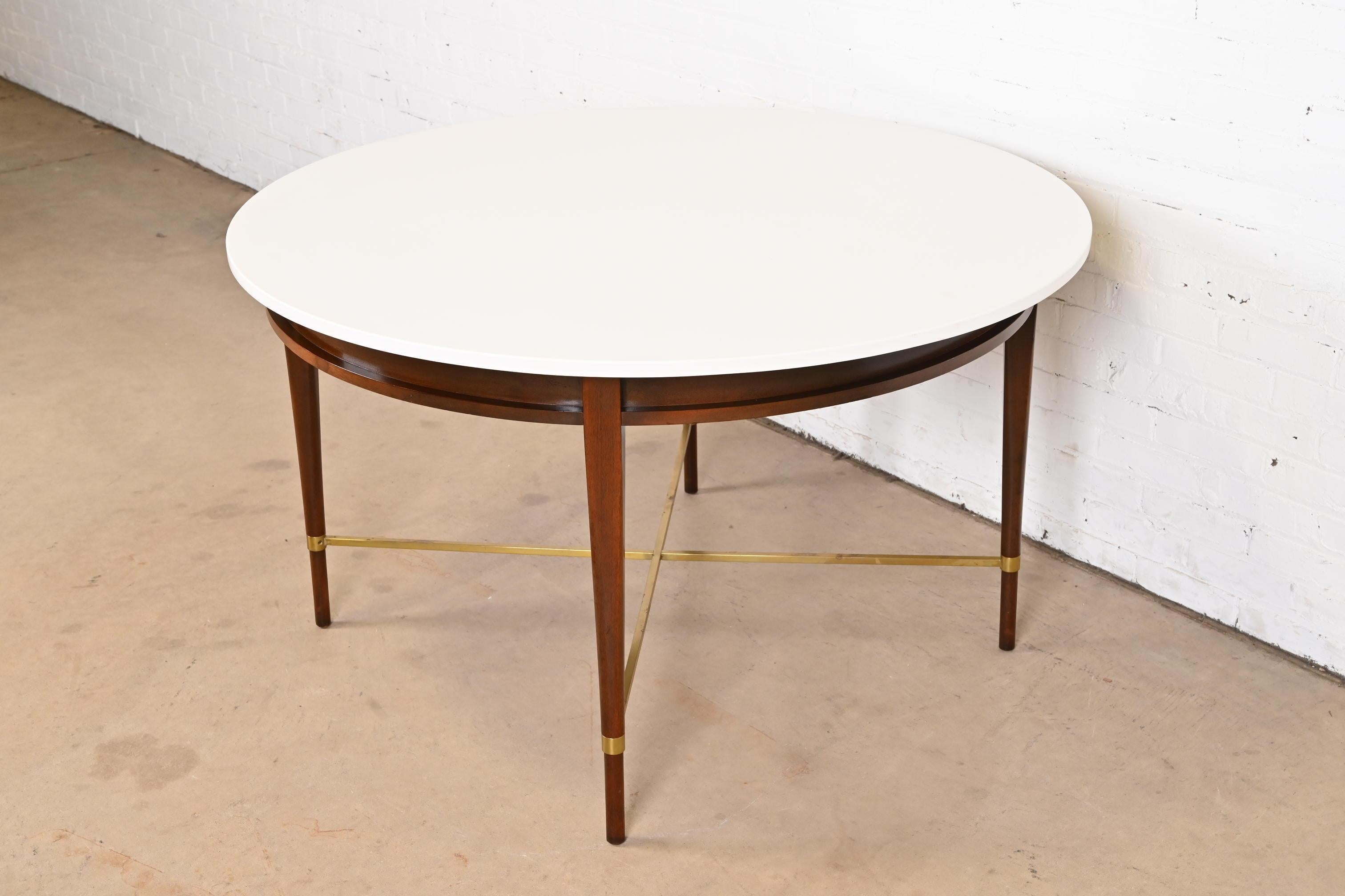 Américain Table de salle à manger ou table de jeu ronde en acajou et laiton de la collection IRWIN de Paul McCobb en vente