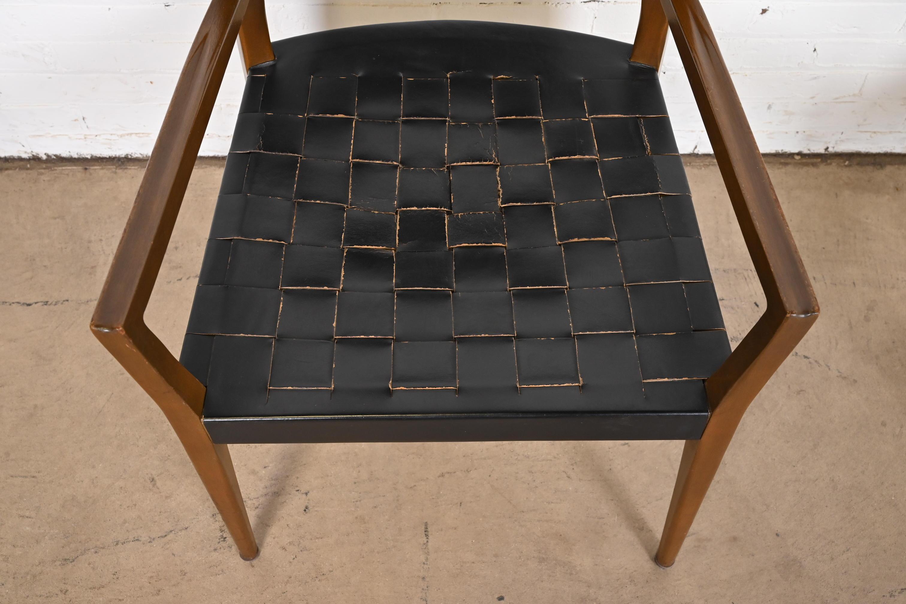 Paire de fauteuils en acajou et cuir tressé de la collection Irwin de Paul McCobb en vente 1