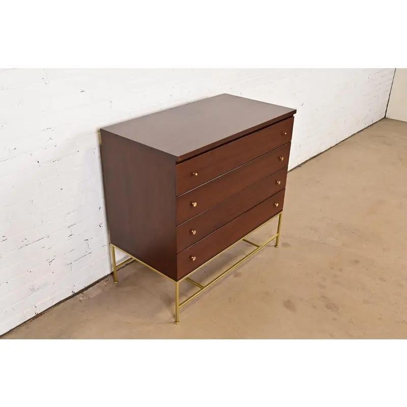 Cassettiera in mogano Paul McCobb Irwin Collection, appena rifinita In condizioni buone in vendita a South Bend, IN