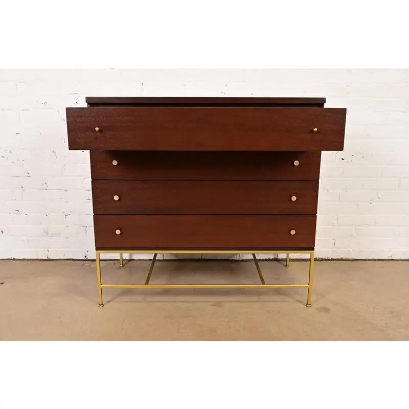 Metà XX secolo Cassettiera in mogano Paul McCobb Irwin Collection, appena rifinita in vendita