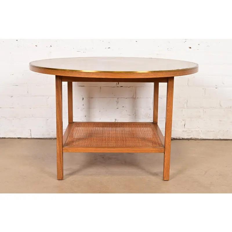 Una excepcional mesa de centro o de cóctel de dos niveles de la Modernidad de Mediados de Siglo

Por Paul McCobb para Directional y producido por Calvin Furniture, 