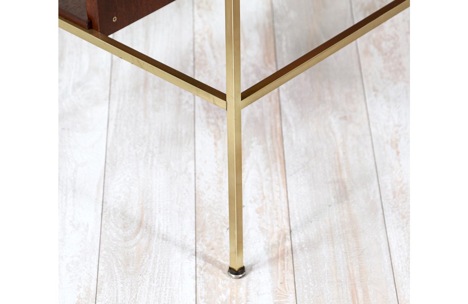 Expertly Restored - Paul McCobb “Irwin Collection” Marble & Brass Side Table For Sale 4