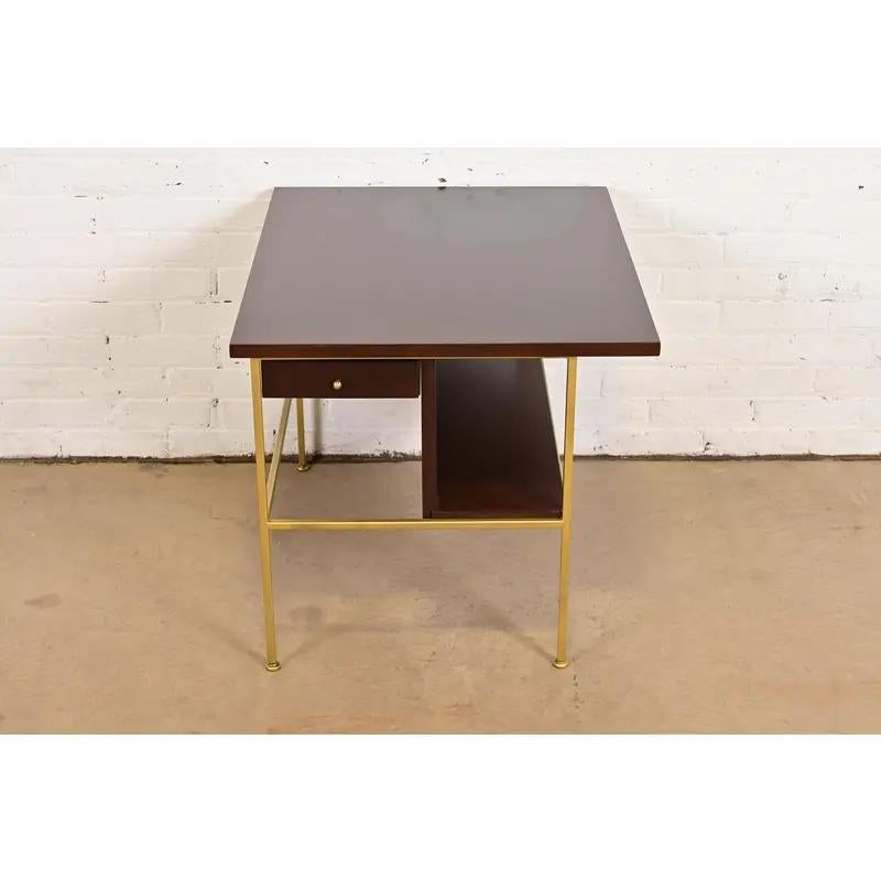 Mid-Century Modern Table de nuit ou d'appoint de la Collection IRWIN de Paul McCobb, nouvellement revernie en vente